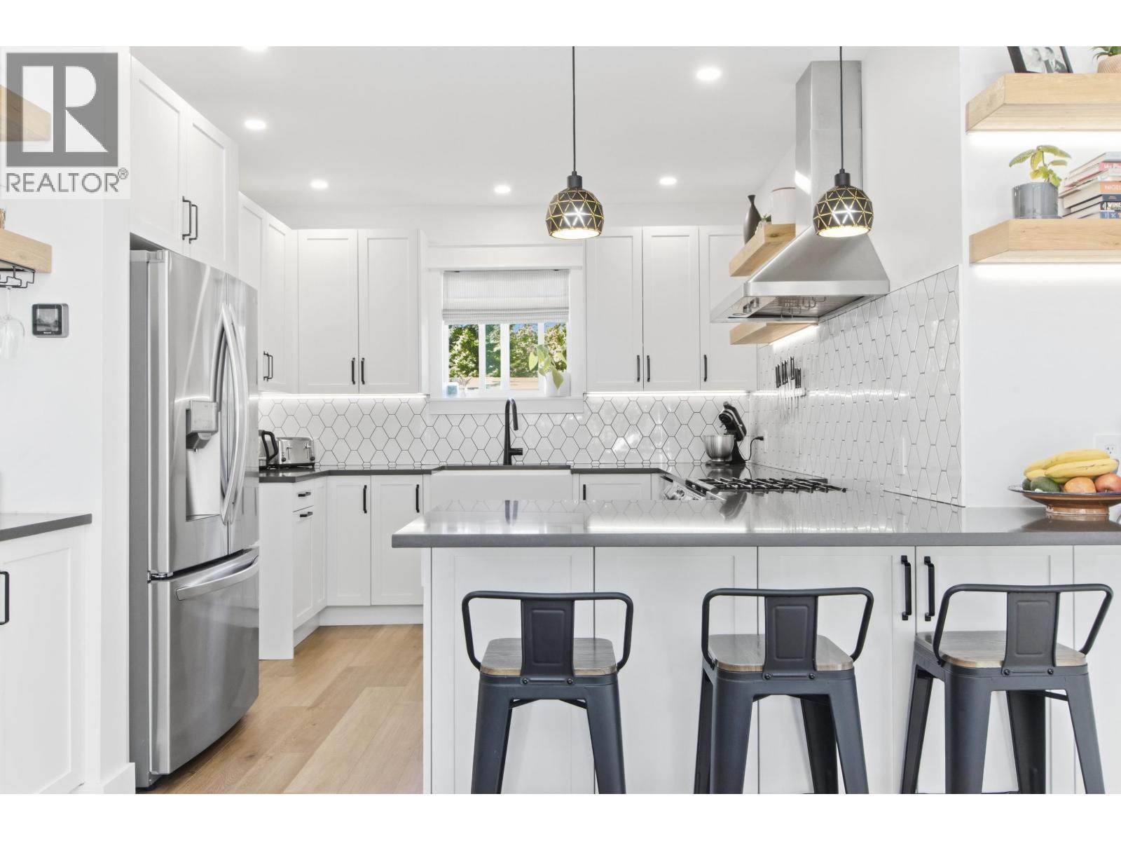 38054 FIFTH AVENUE, Squamish