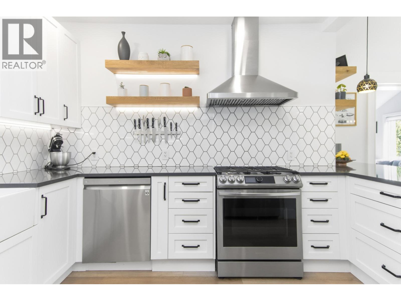 38054 FIFTH AVENUE, Squamish