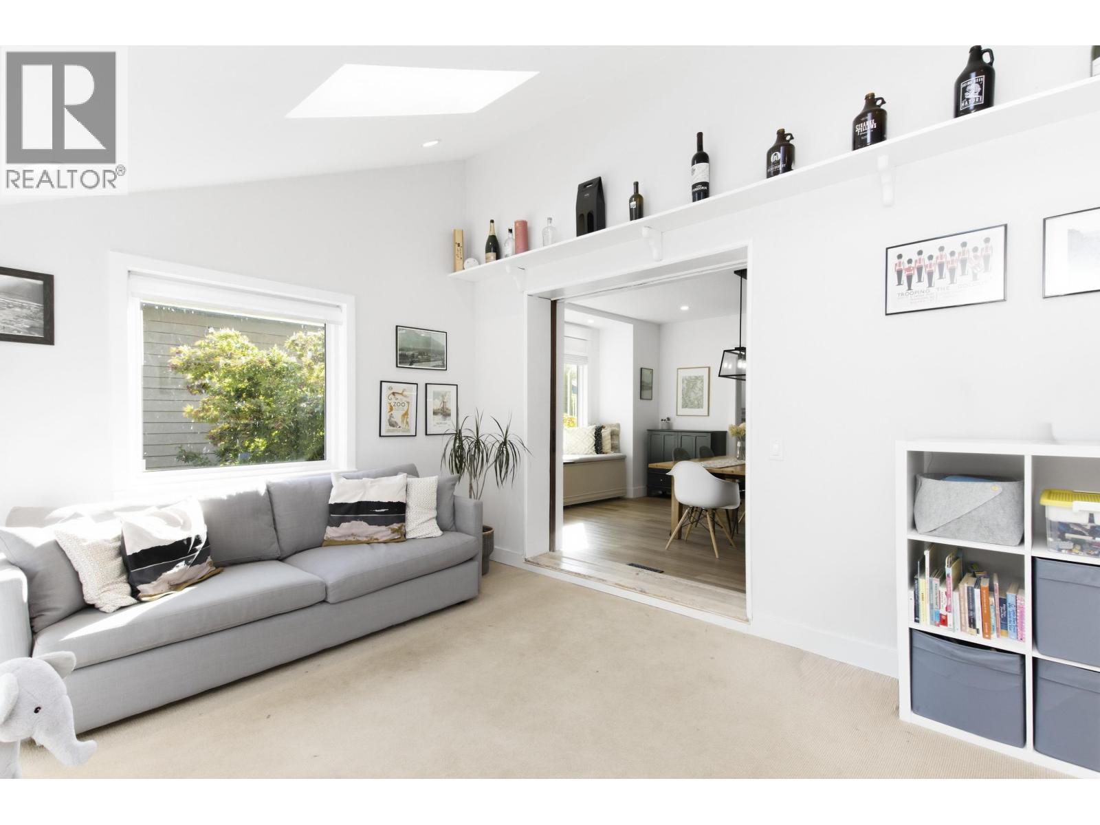 38054 FIFTH AVENUE, Squamish