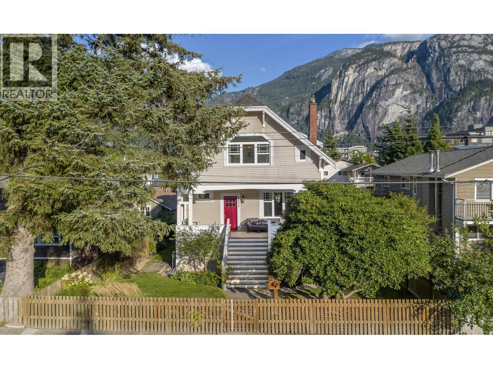 38054 FIFTH AVENUE, Squamish
