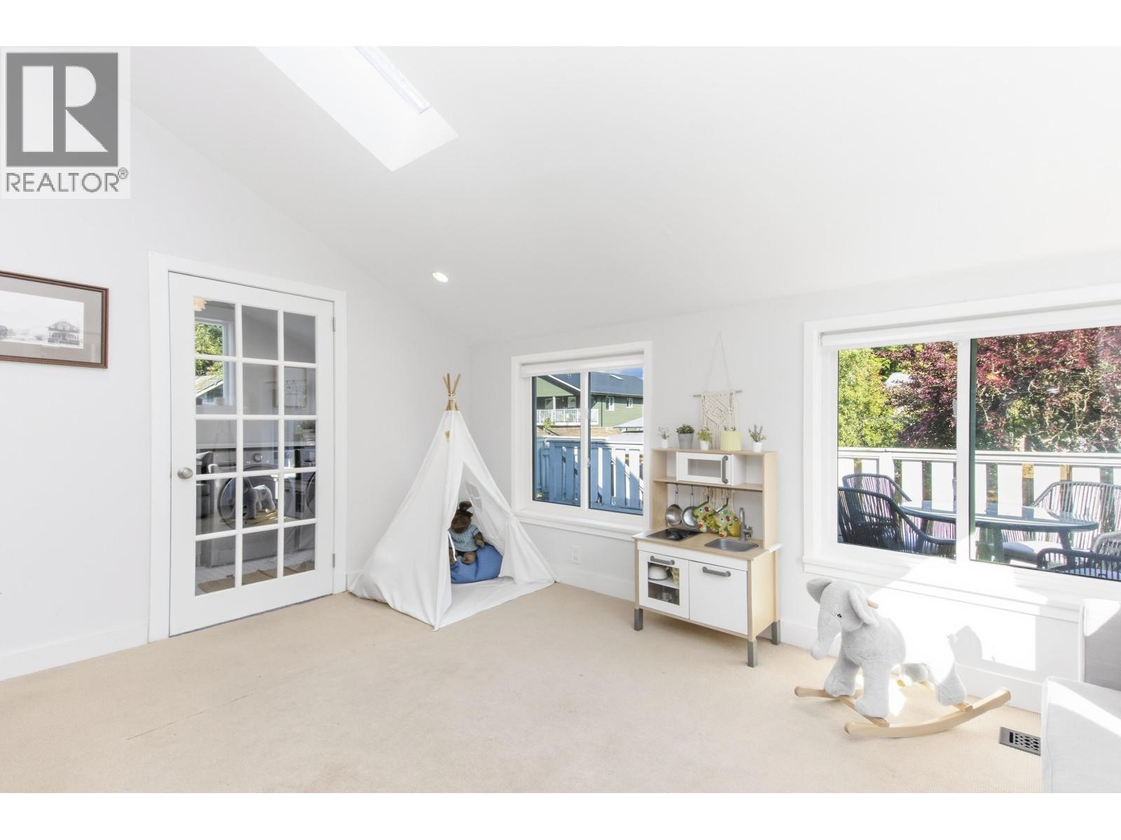 38054 FIFTH AVENUE, Squamish