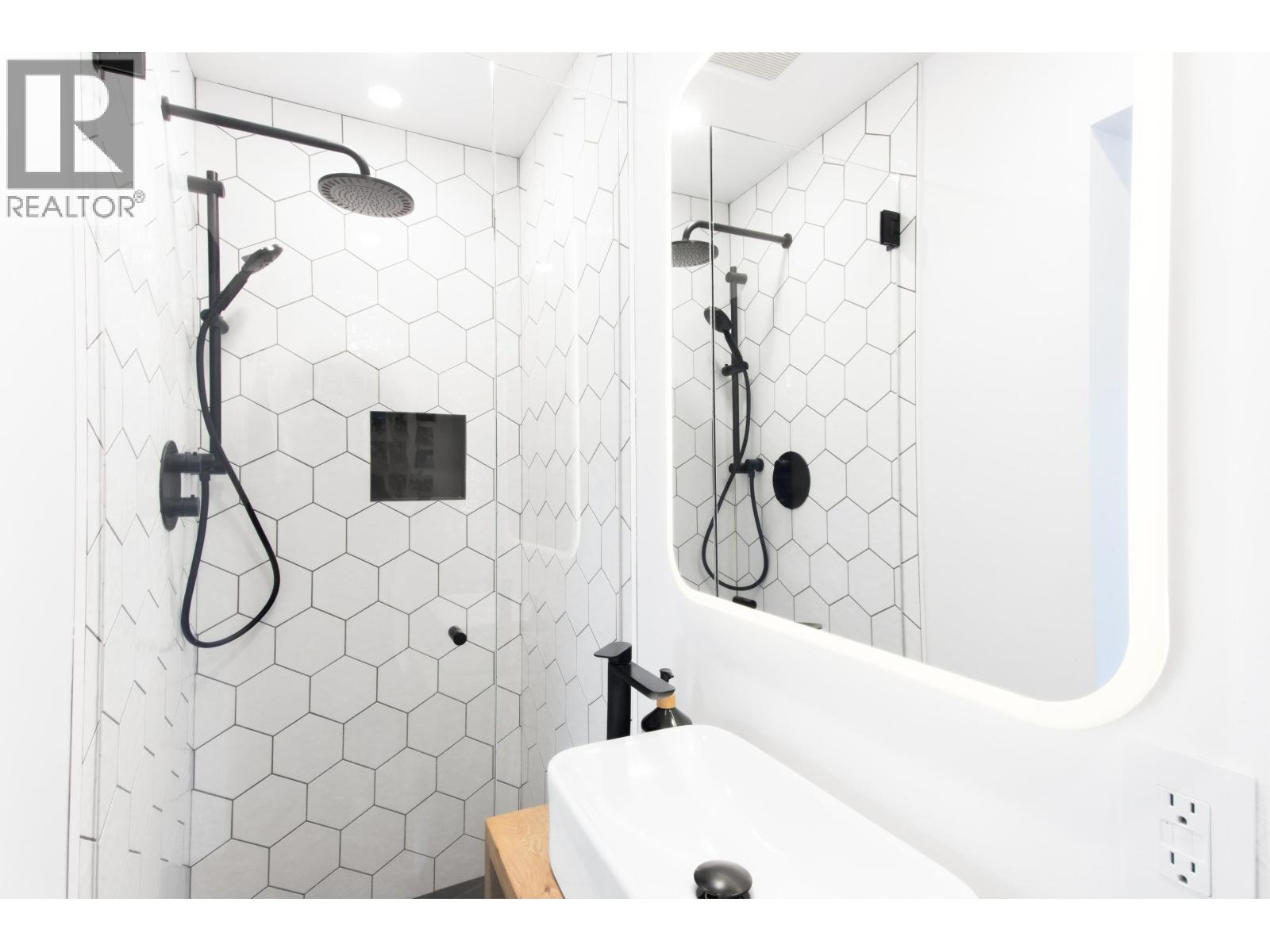 38054 FIFTH AVENUE, Squamish