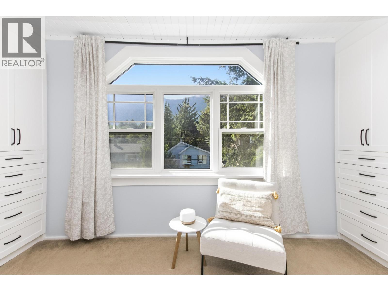 38054 FIFTH AVENUE, Squamish