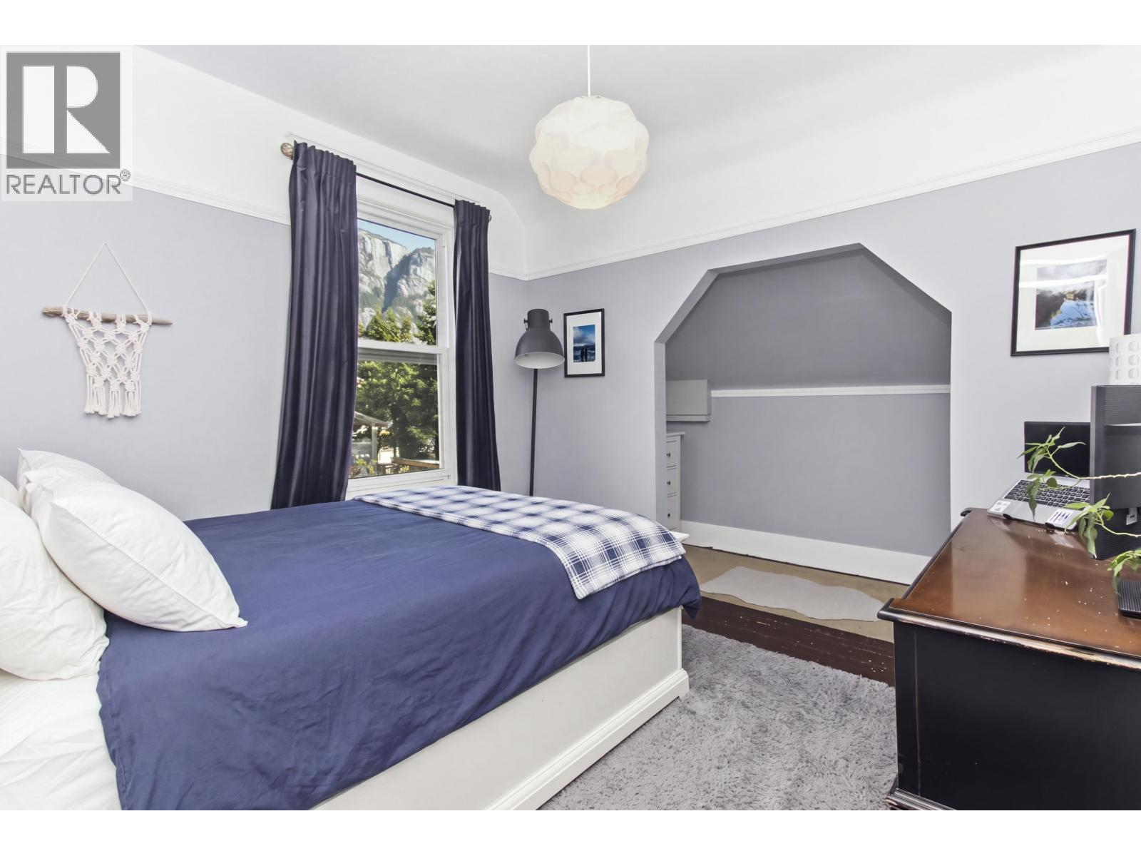38054 FIFTH AVENUE, Squamish