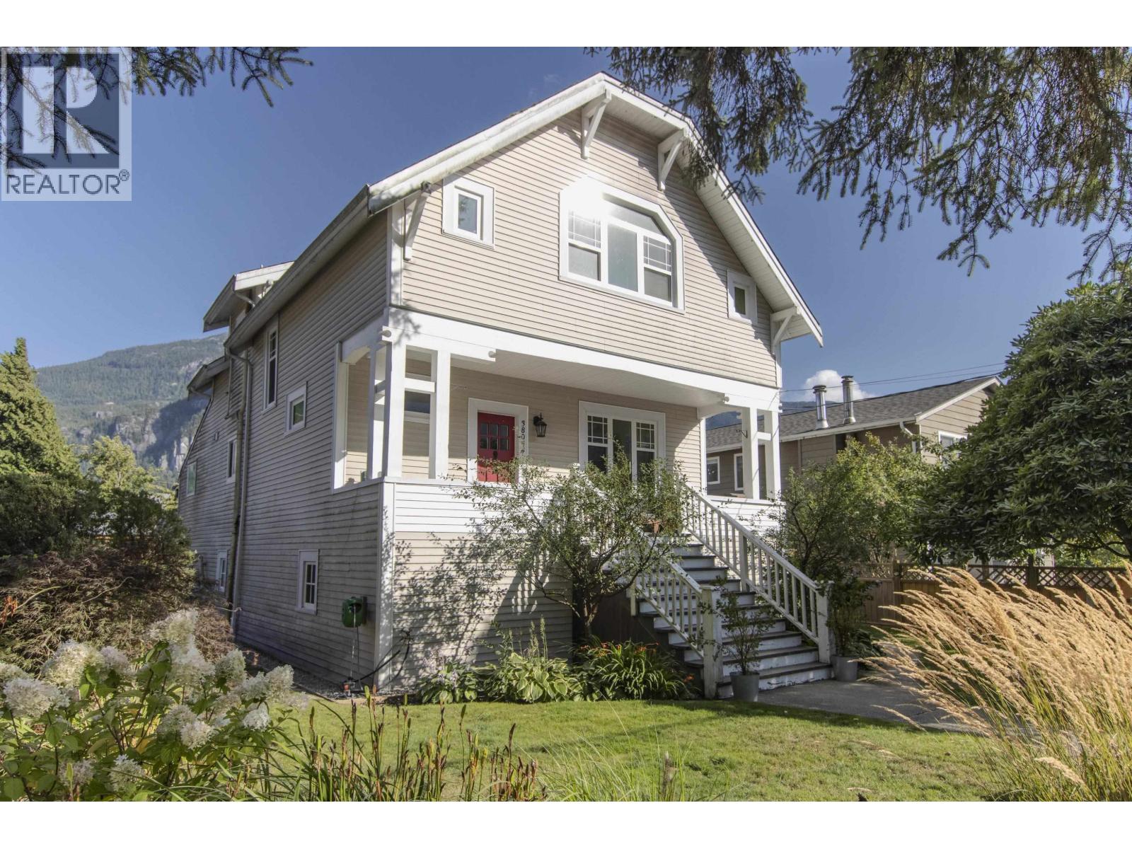 38054 FIFTH AVENUE, Squamish