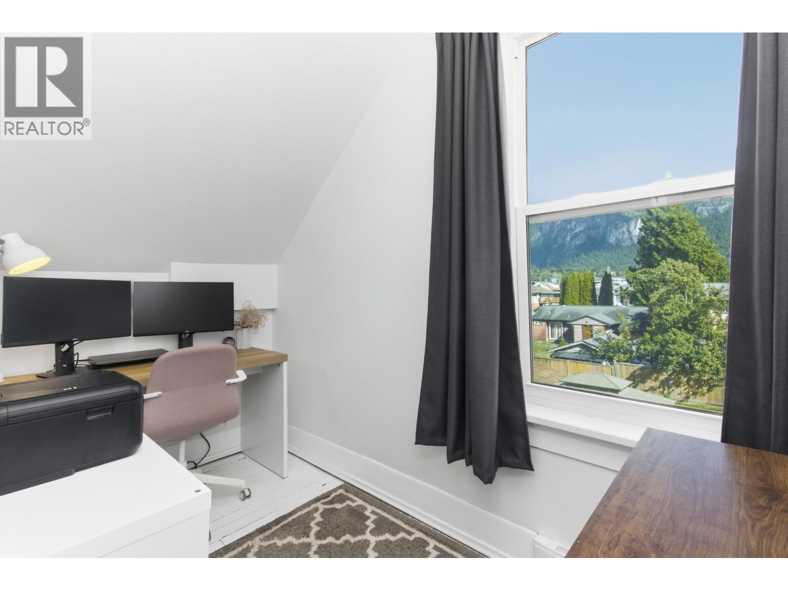 38054 FIFTH AVENUE, Squamish