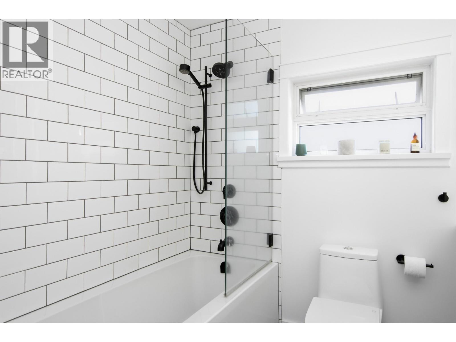 38054 FIFTH AVENUE, Squamish
