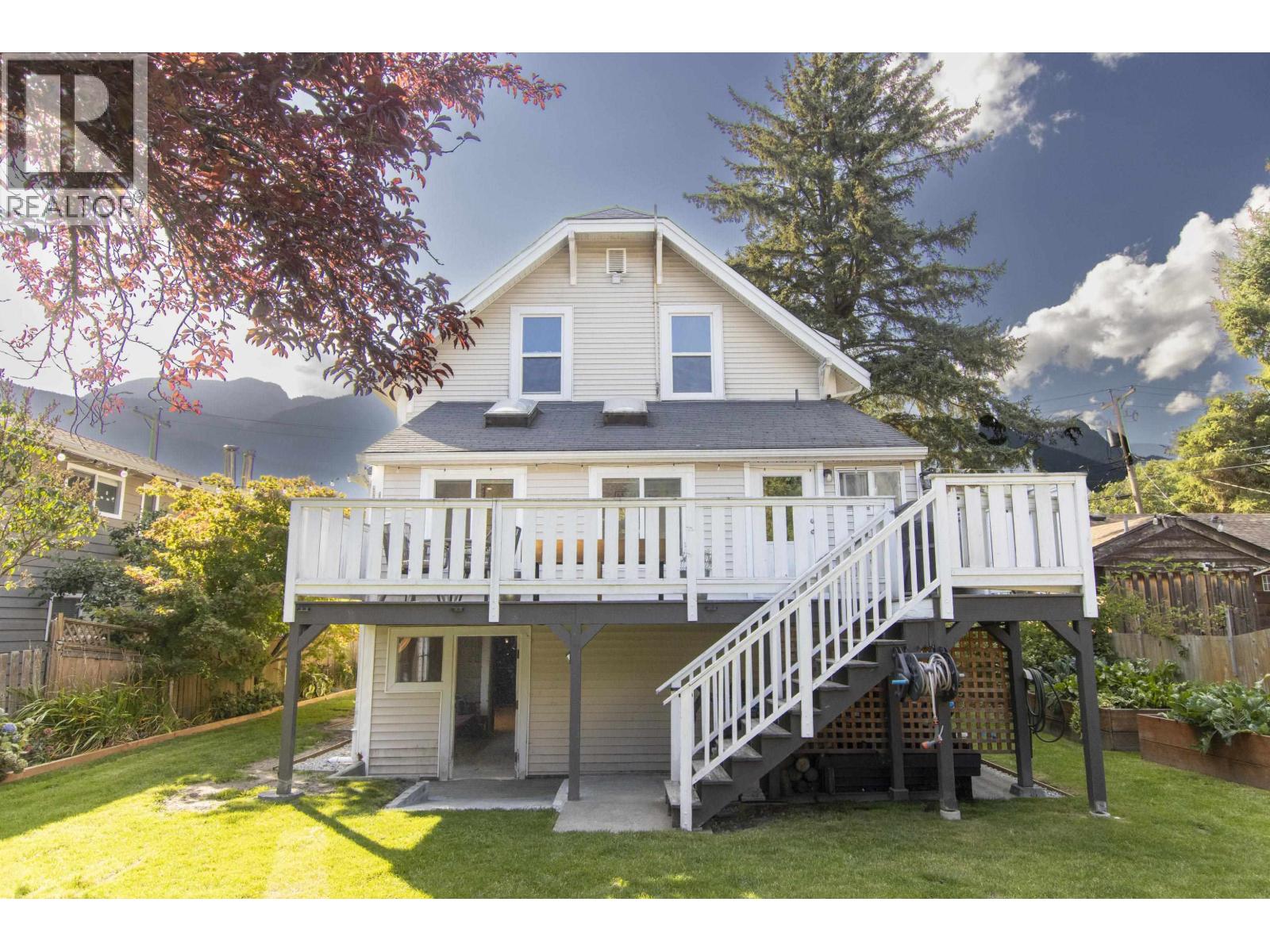 38054 FIFTH AVENUE, Squamish