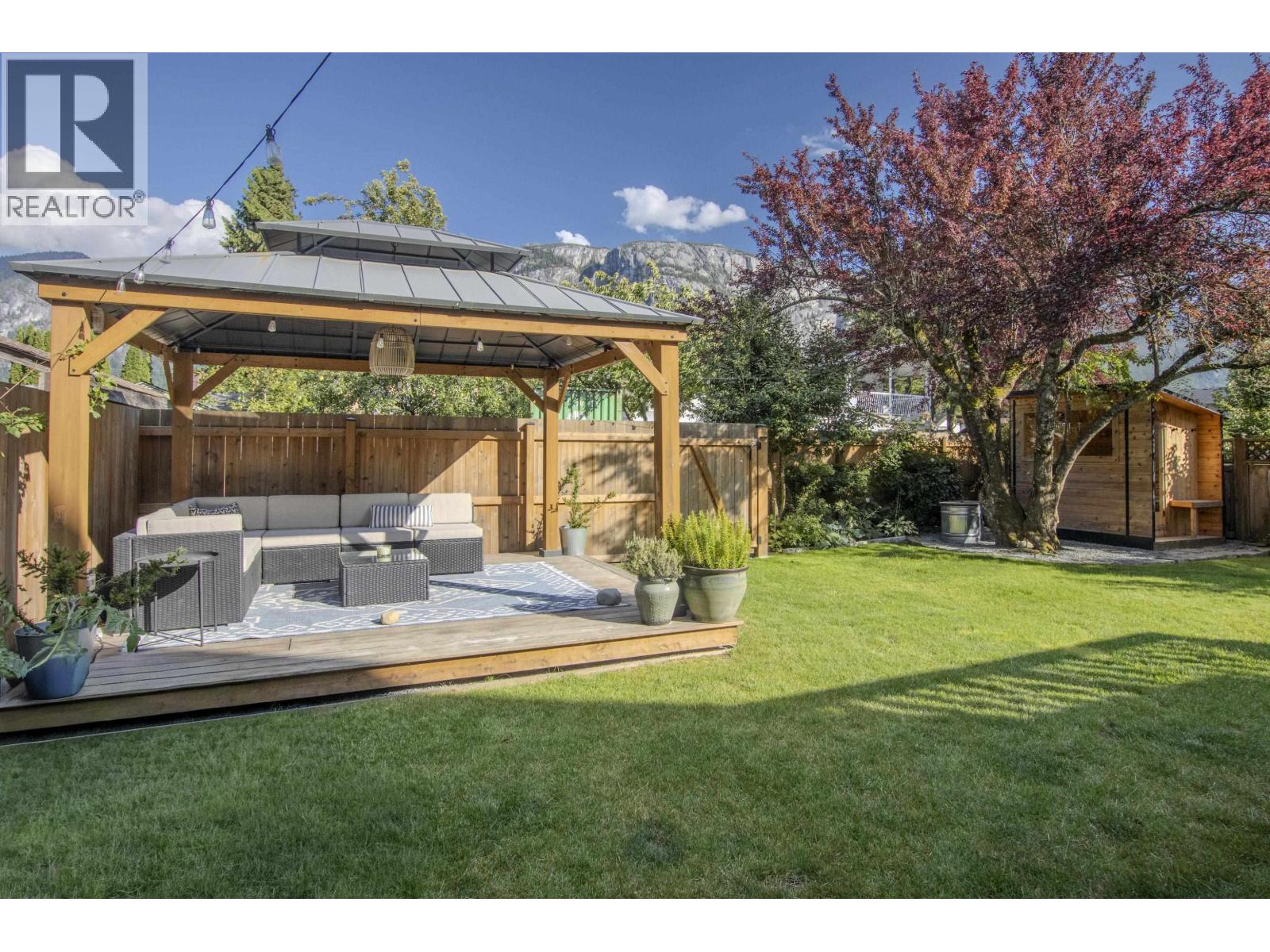 38054 FIFTH AVENUE, Squamish