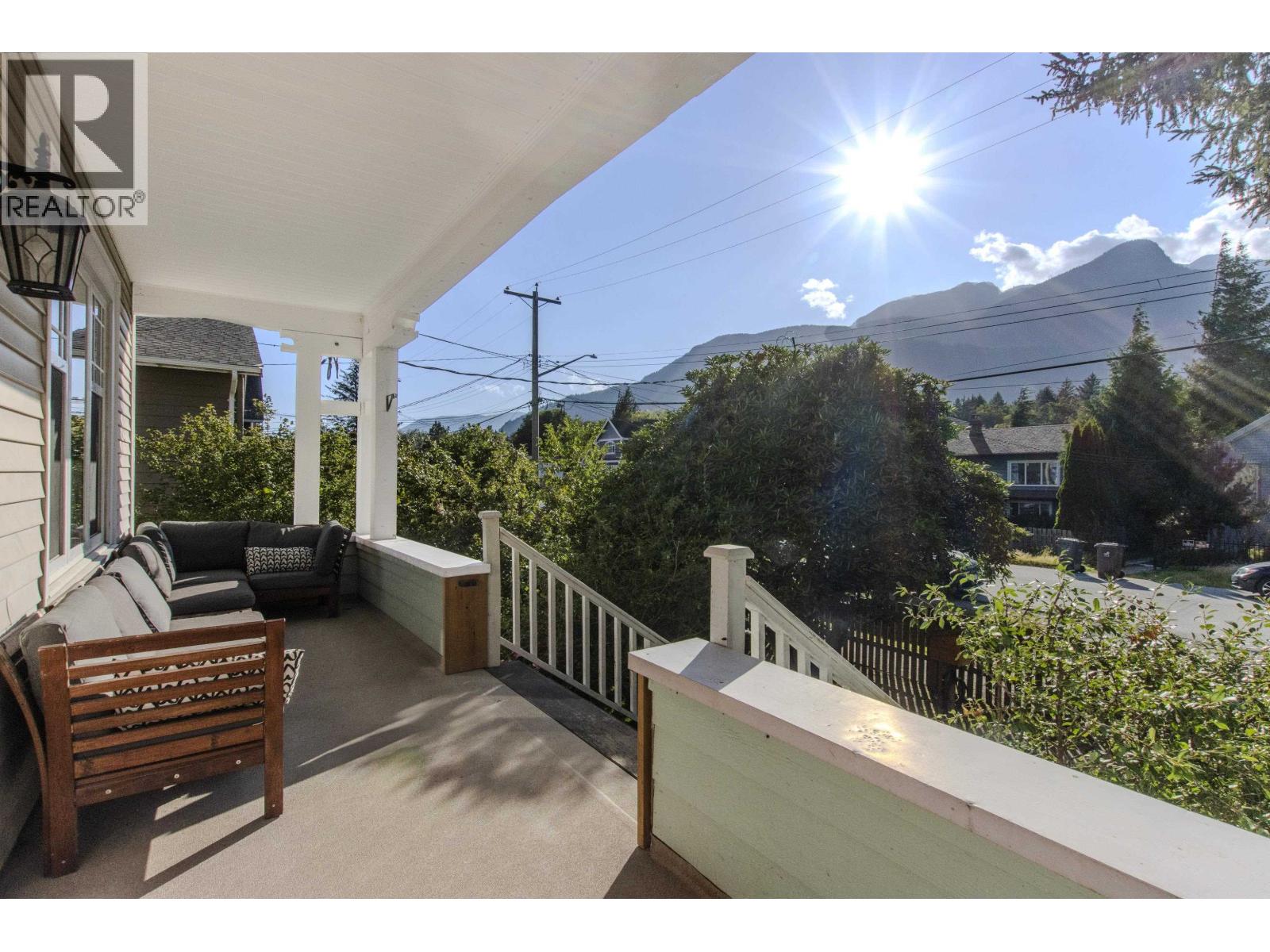 38054 FIFTH AVENUE, Squamish