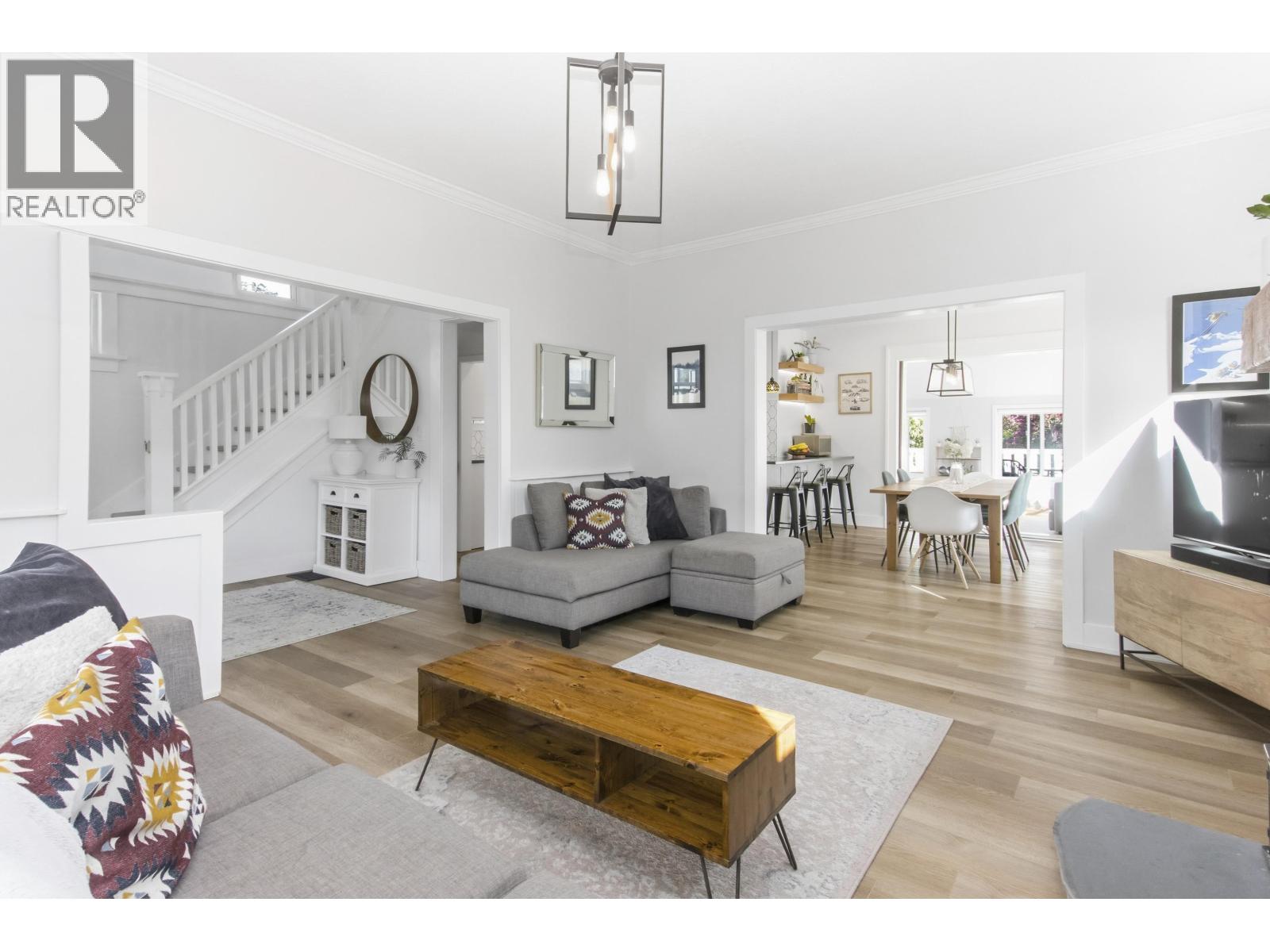 38054 FIFTH AVENUE, Squamish