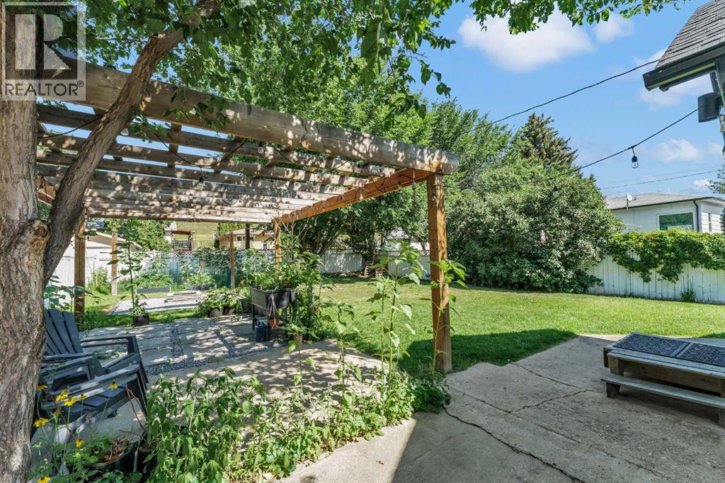 166 3 Street Northeast - Photo 32