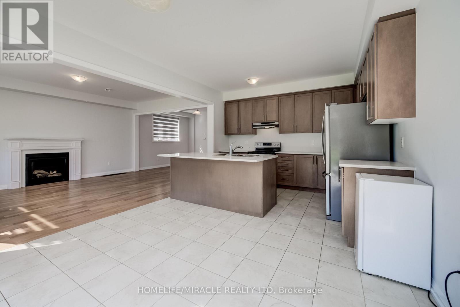 76 MACKAY DRIVE - 18