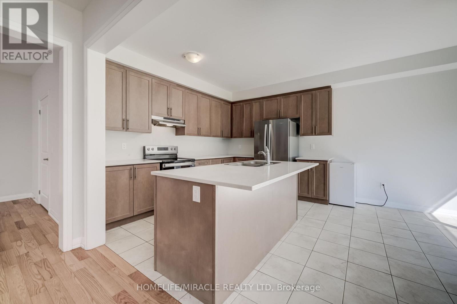 76 MACKAY DRIVE - 22