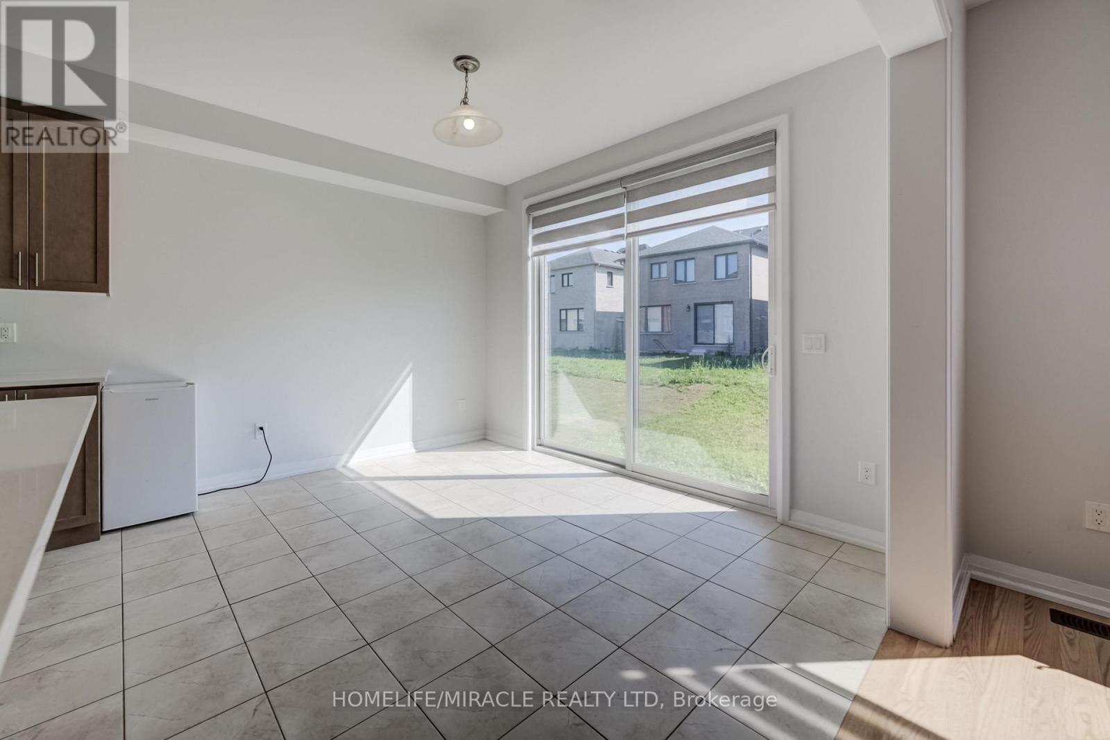 76 MACKAY DRIVE - 24