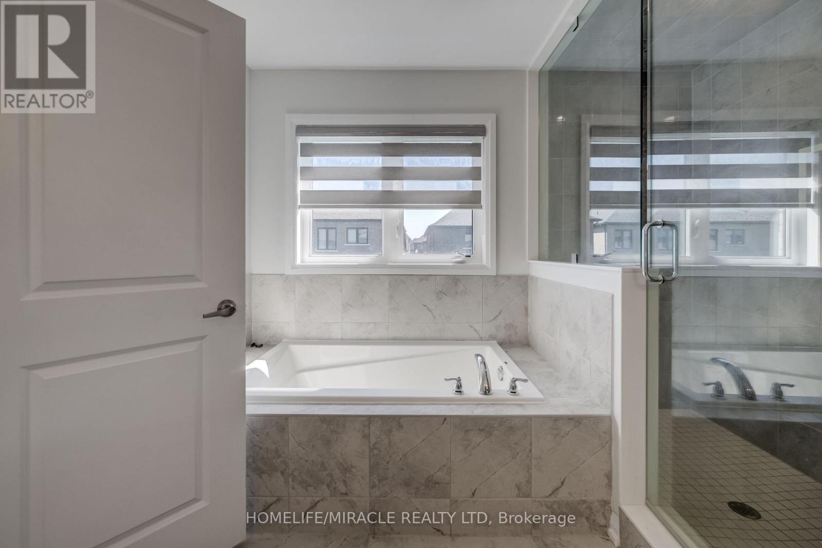 76 MACKAY DRIVE - 40