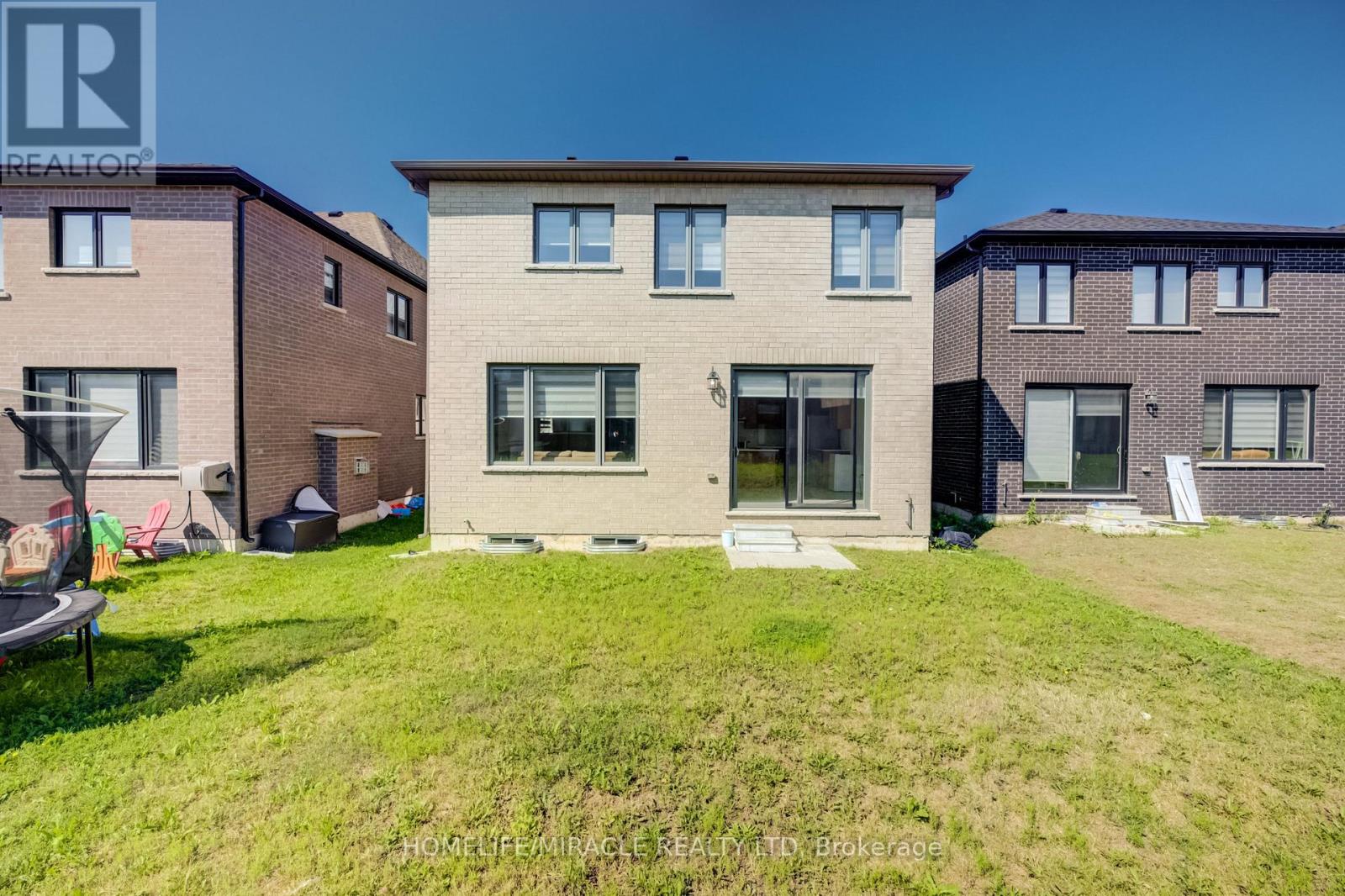 76 MACKAY DRIVE - 44