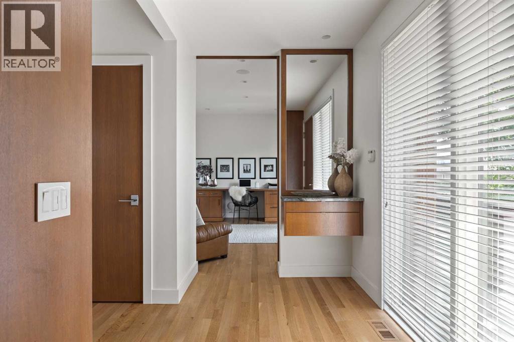 1822 12 Avenue NW, Hounsfield Heights/Briar Hill, Calgary photo 3