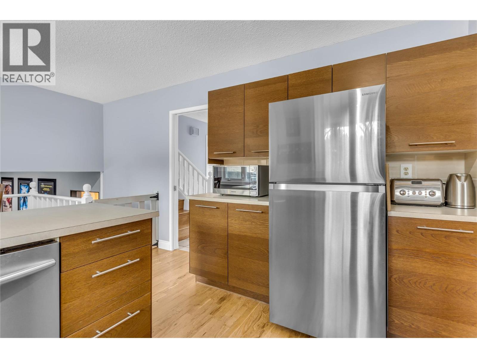 863 Hammer Avenue, Kelowna