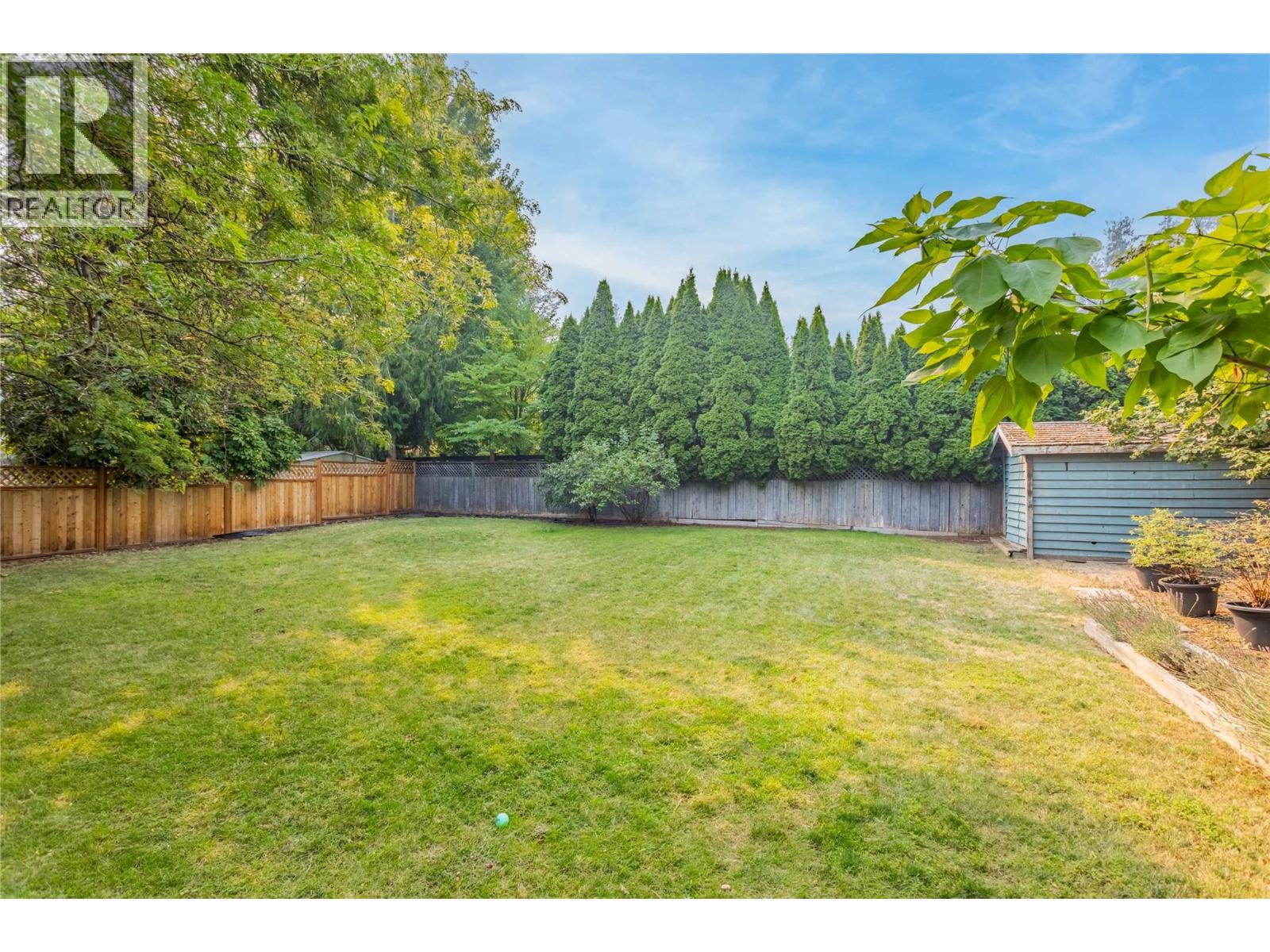 863 Hammer Avenue, Kelowna