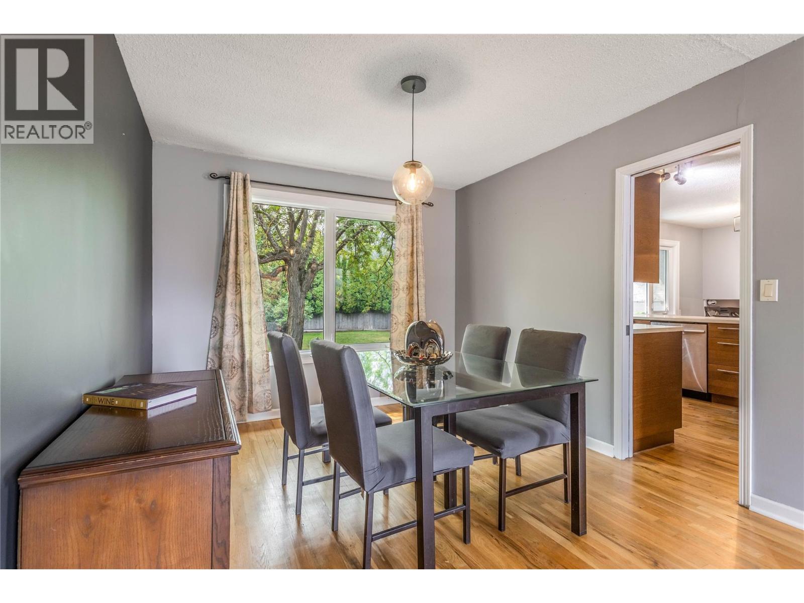 863 Hammer Avenue, Kelowna