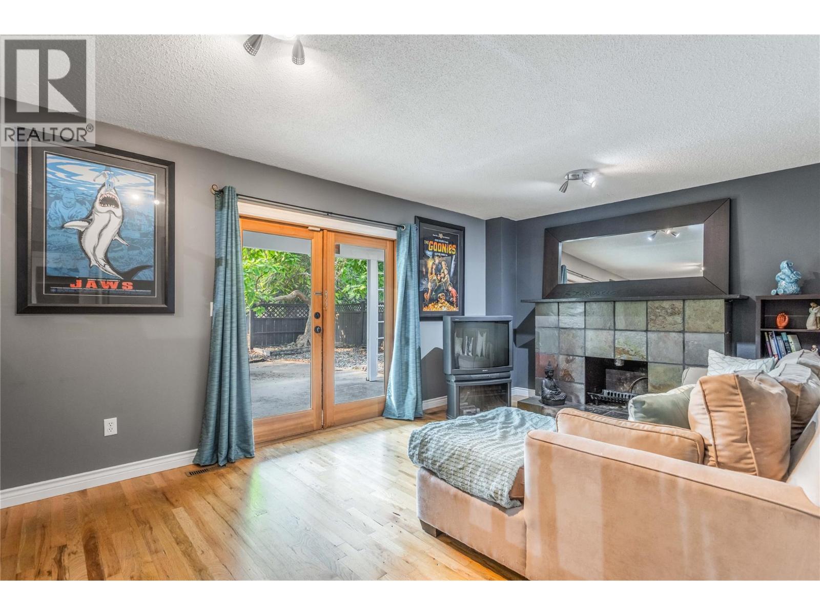 863 Hammer Avenue, Kelowna