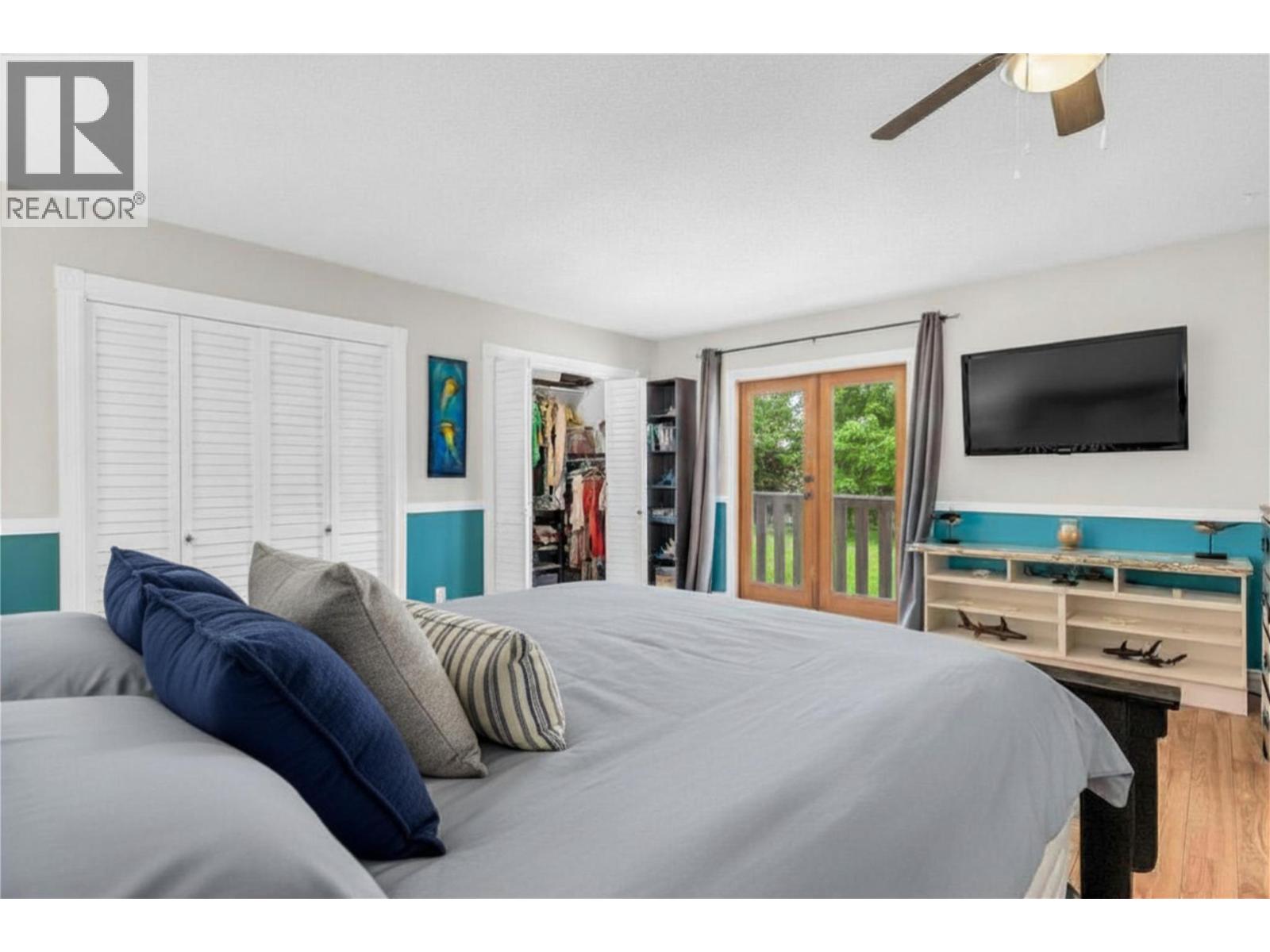 863 Hammer Avenue, Kelowna