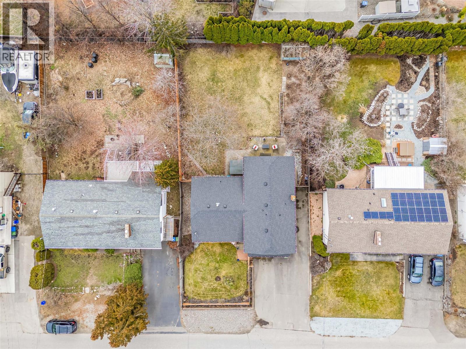 863 Hammer Avenue, Kelowna