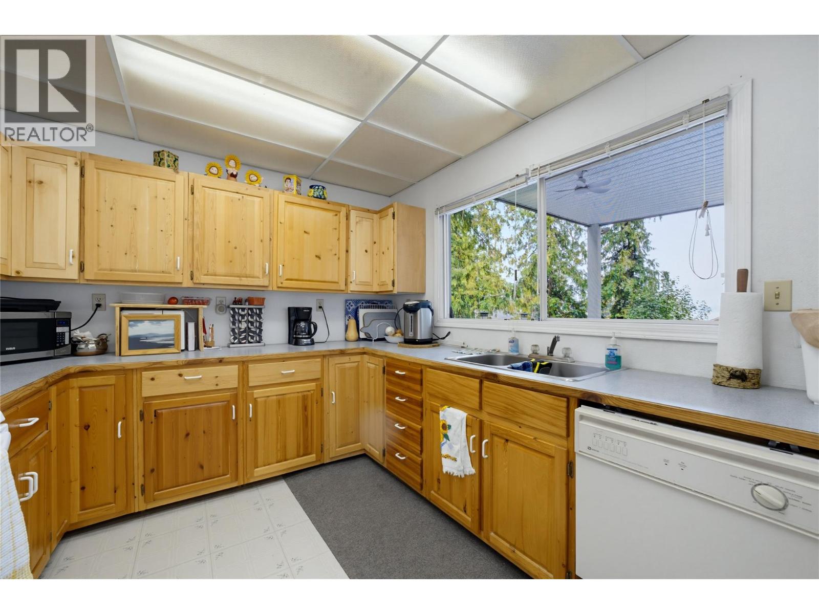 1810 Archibald Road - 38