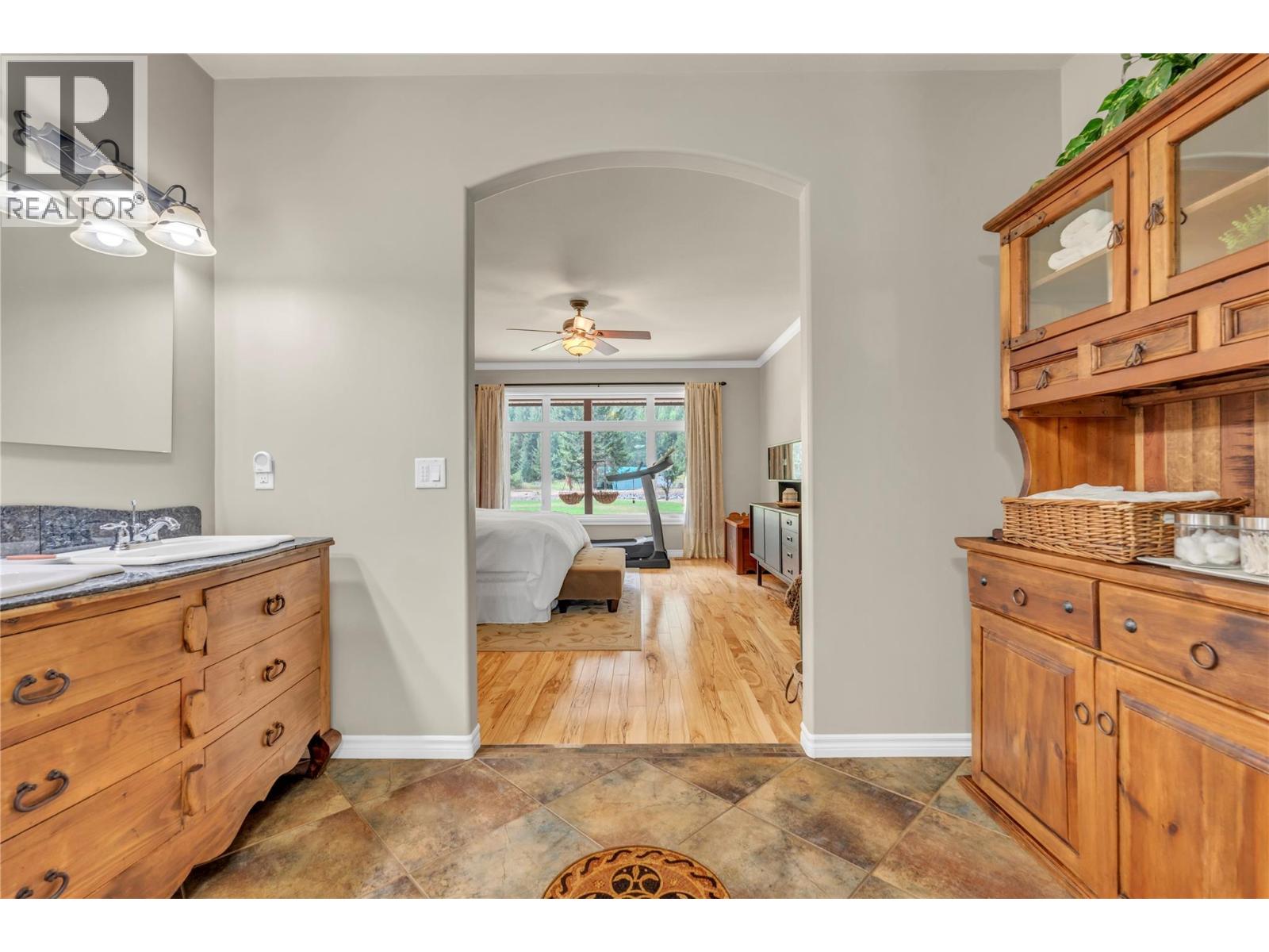 1084 Seven Mile Road - 44