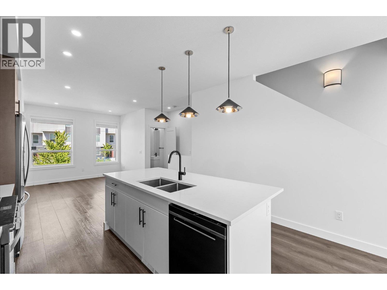 #367 610 Academy Way - 9