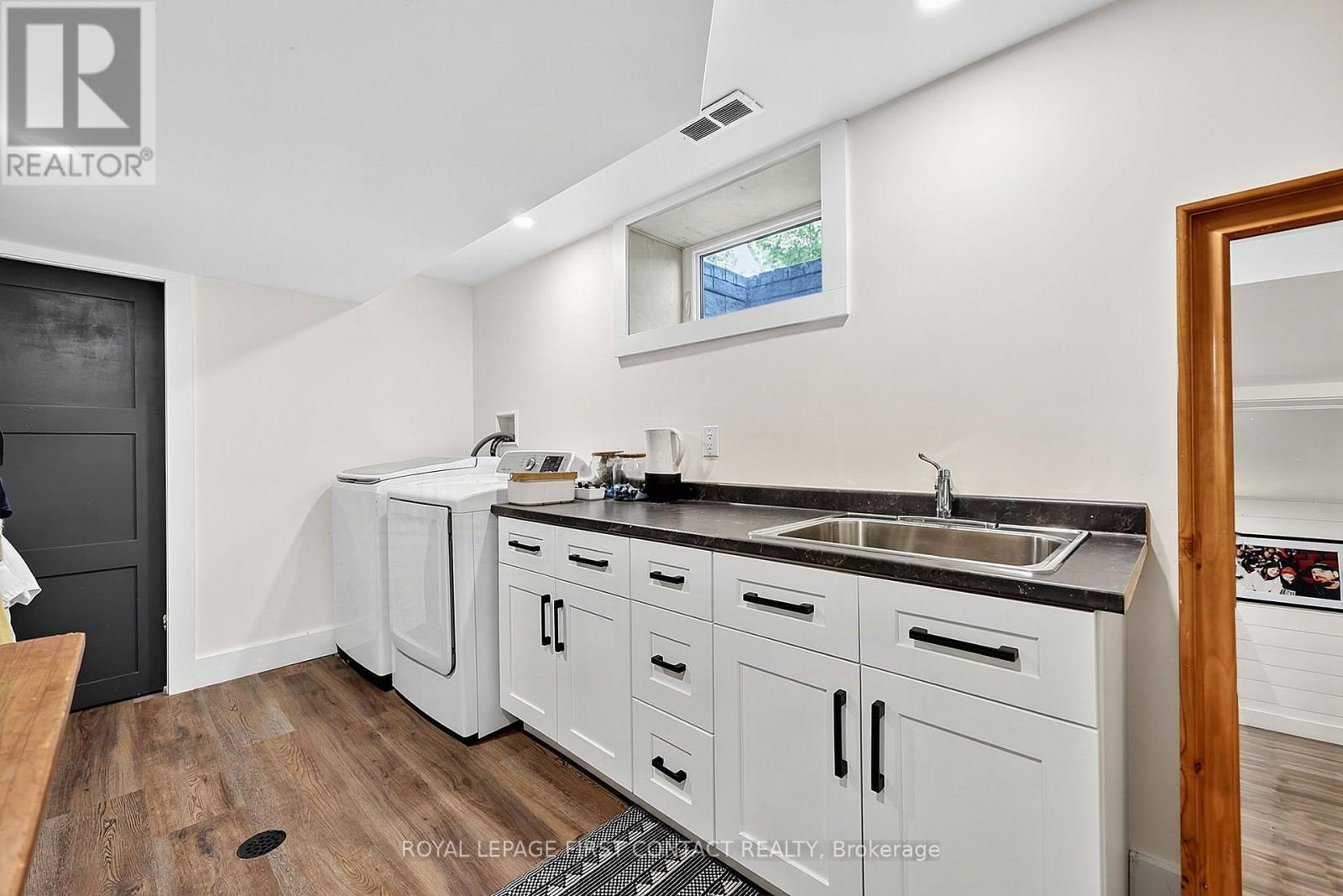 12 DAVIES CRESCENT - Image 32