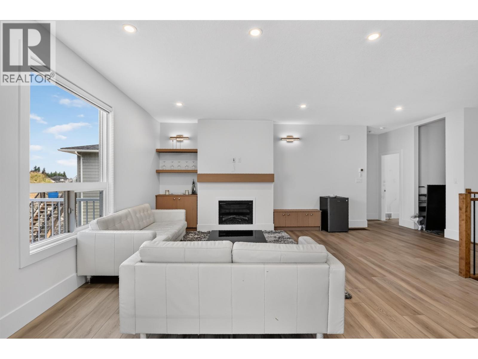 Photo 11 of 40 — 7943 SOUTHRIDGE AVENUE · Prince George, BC