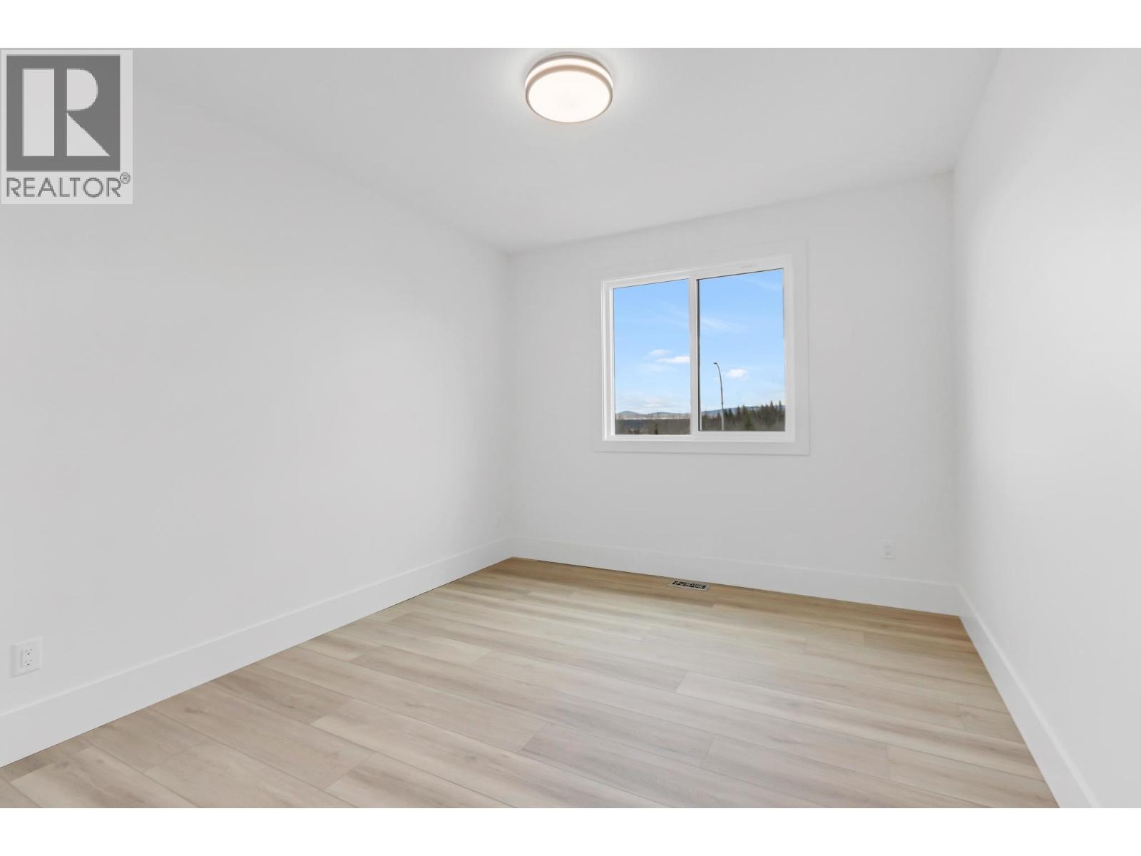 Photo 34 of 40 — 7943 SOUTHRIDGE AVENUE · Prince George, BC