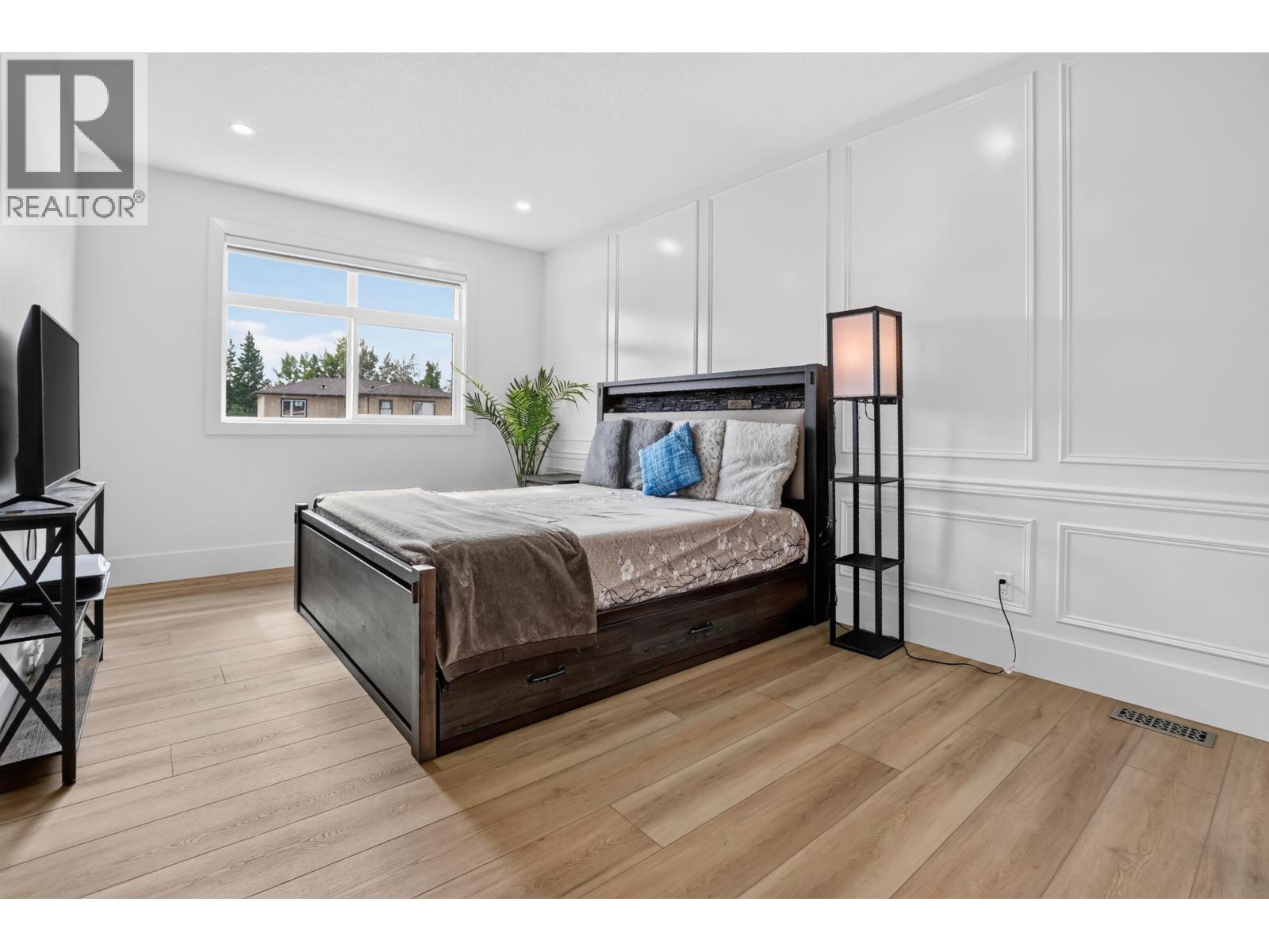 Photo 17 of 40 — 7943 SOUTHRIDGE AVENUE · Prince George, BC