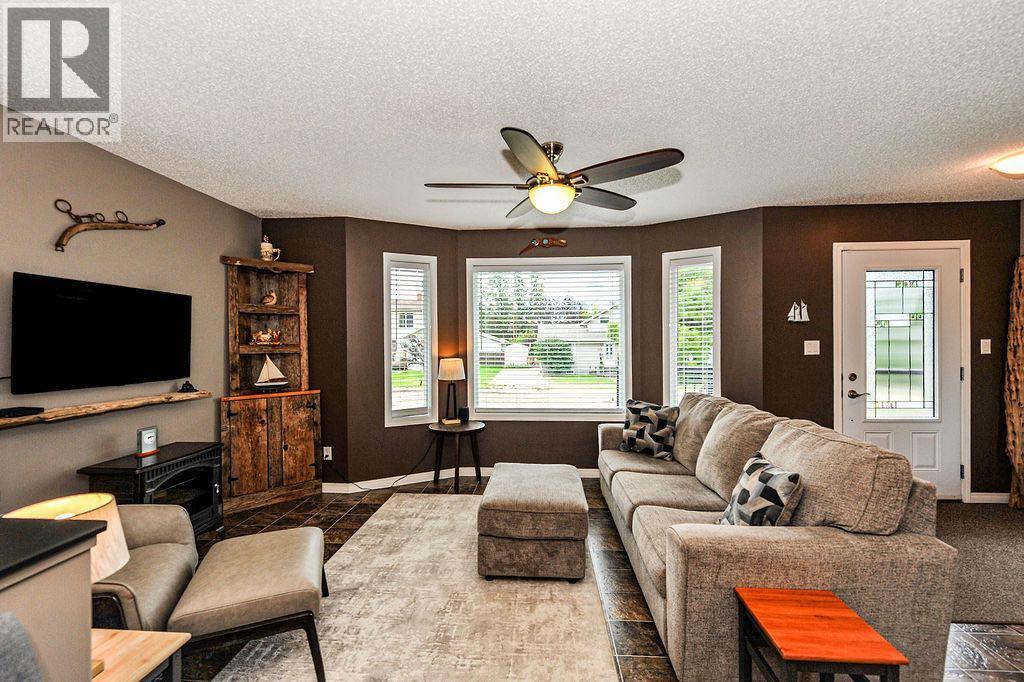 5113 52 Street - Image 4