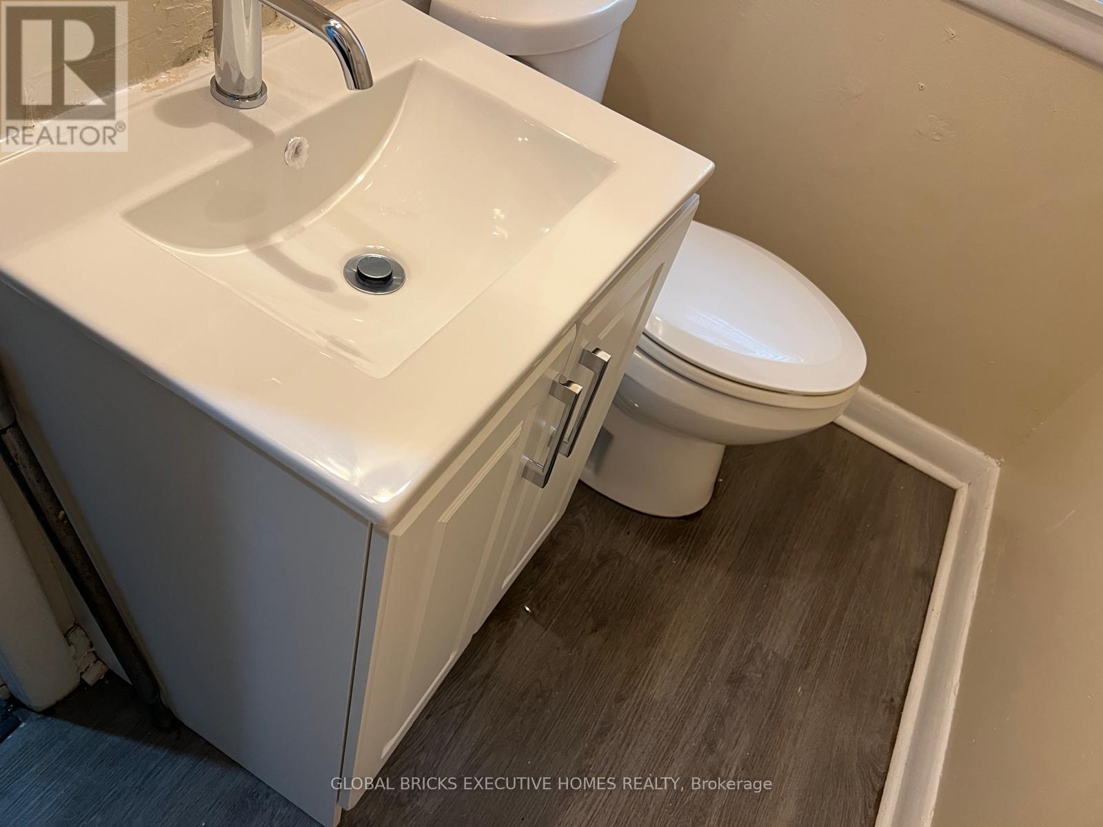 35 LUVERNE AVENUE - 11