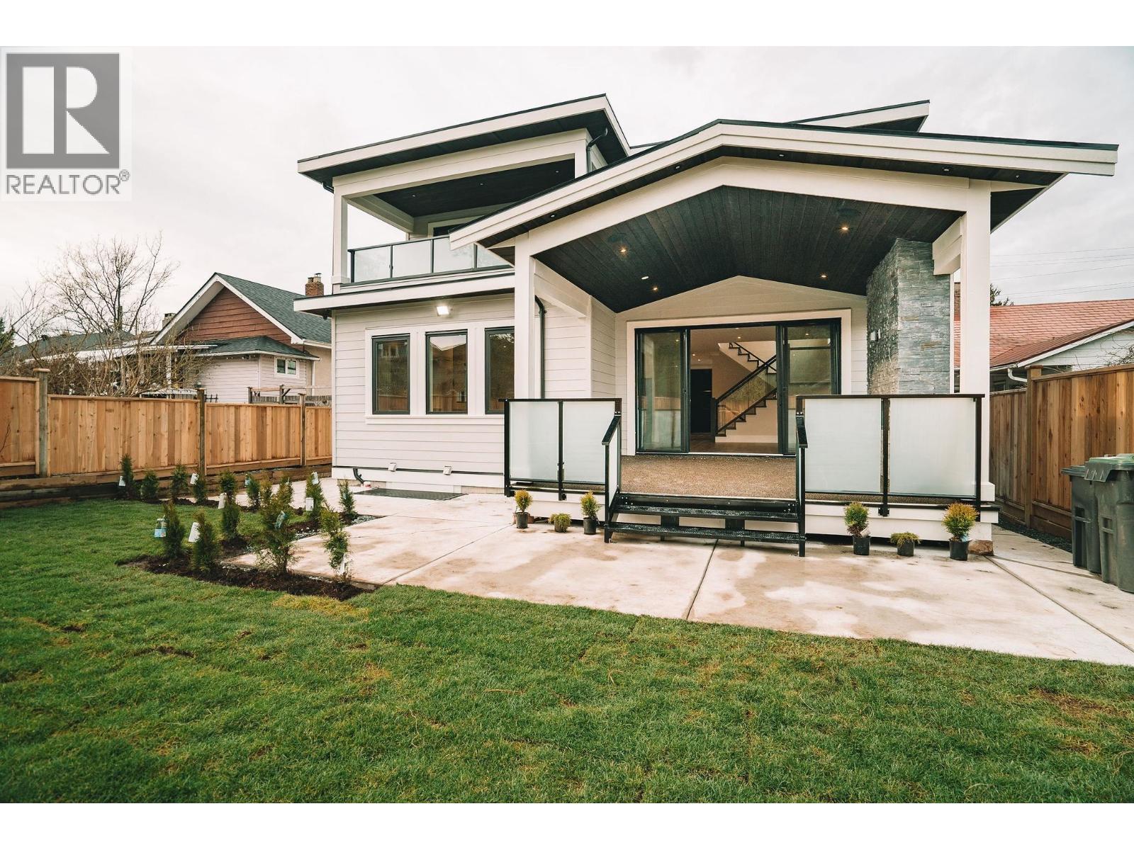 306 EIGHTH AVENUE, New Westminster