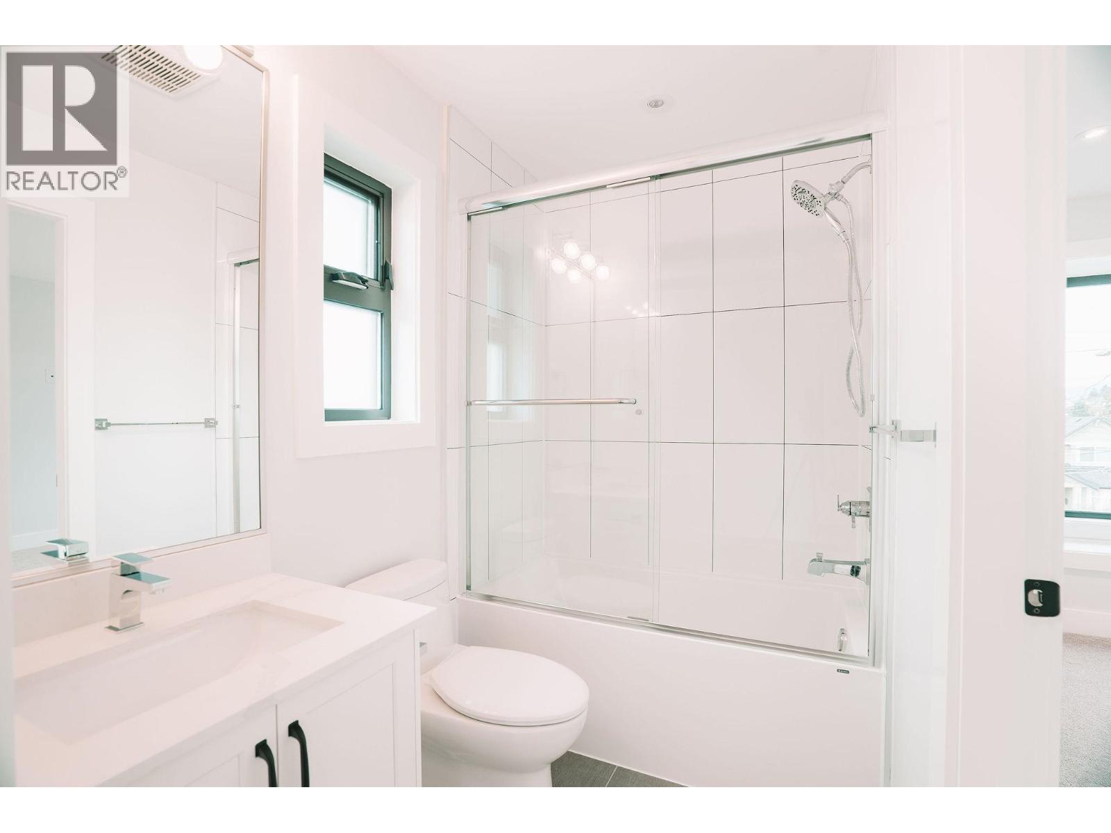 306 EIGHTH AVENUE, New Westminster