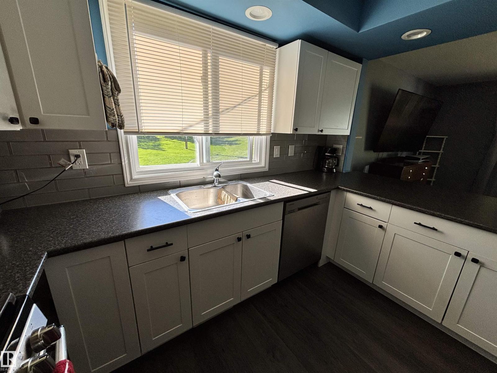 53513 HWY 765 - Photo 8