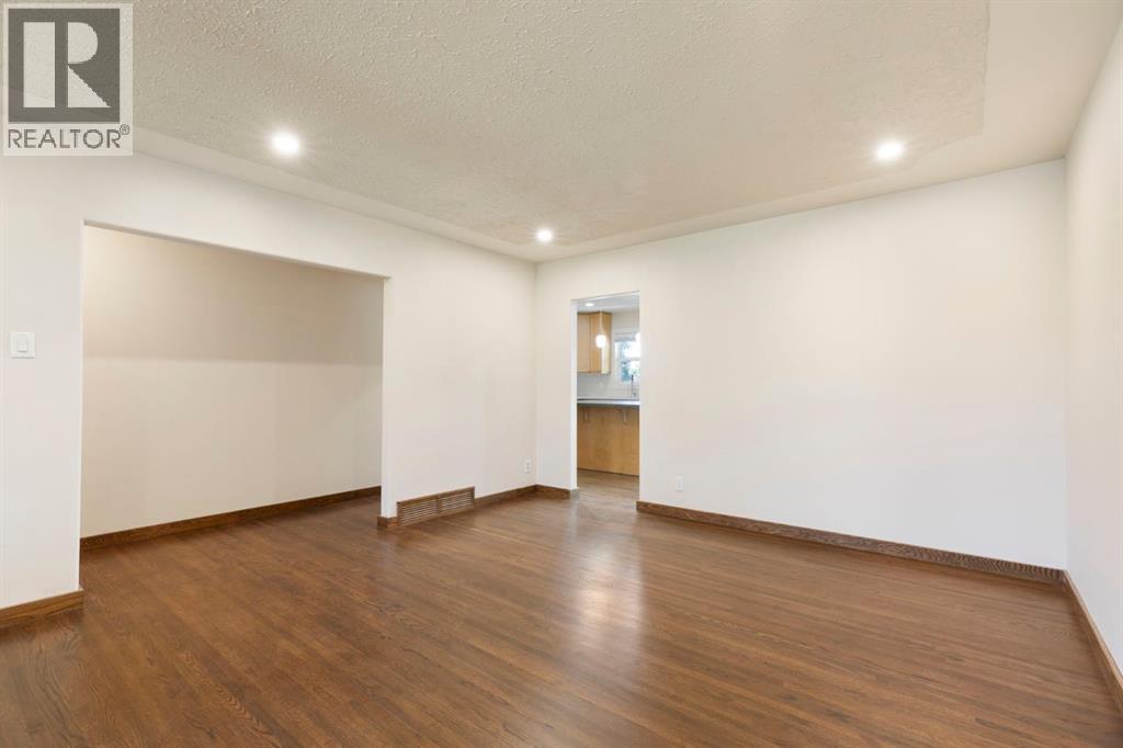 69 Winslow Crescent SW - 6