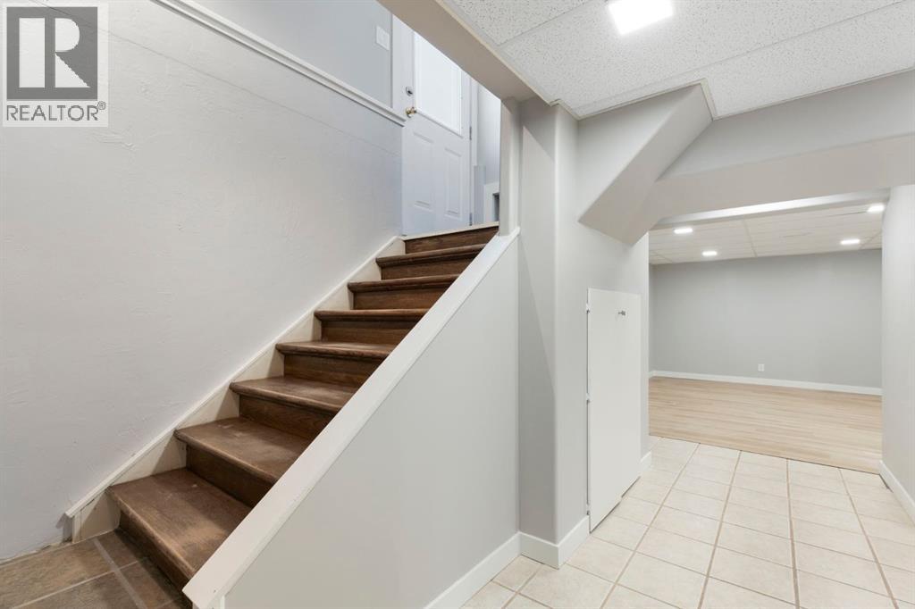 69 Winslow Crescent SW - 21
