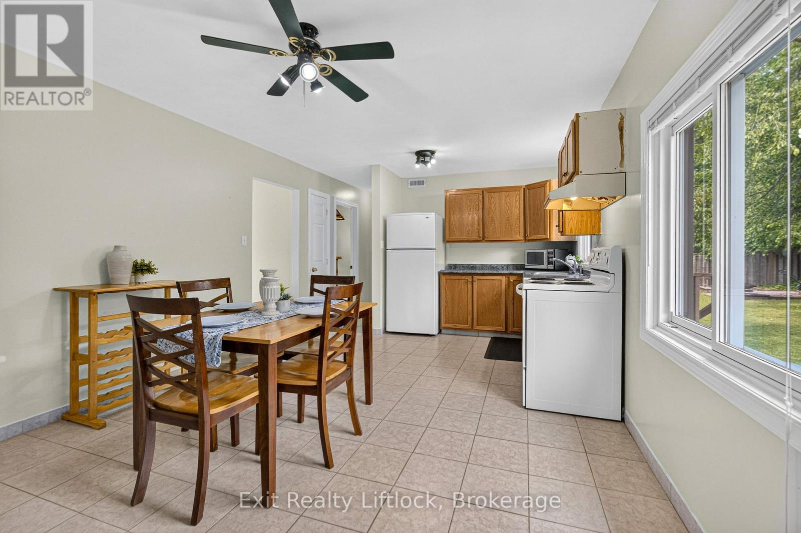 24 KING STREET W - Image 12