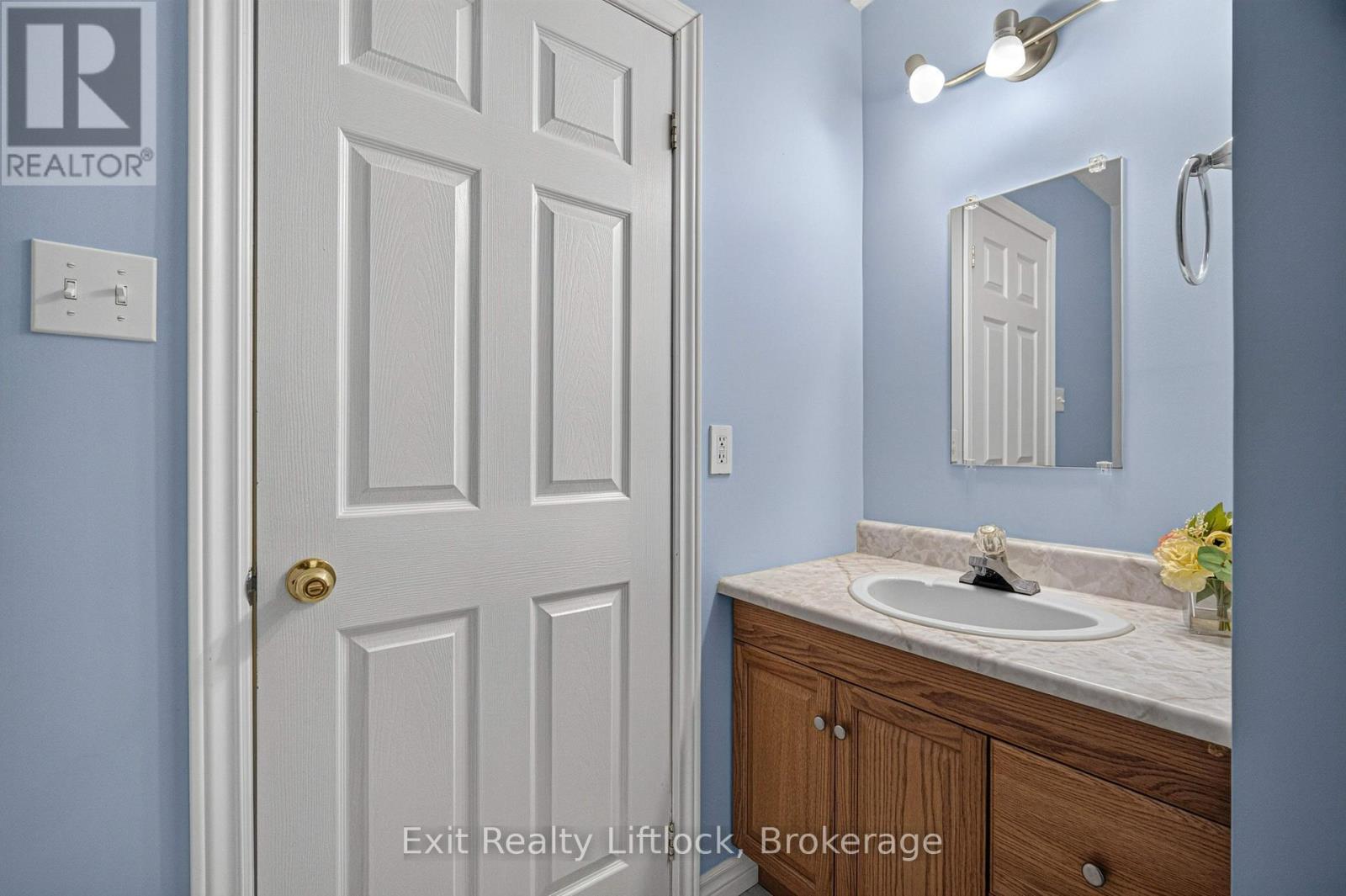 24 KING STREET W - Image 17