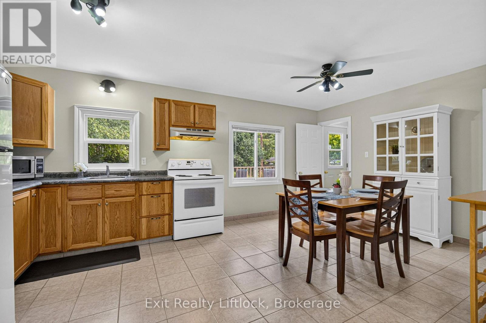 24 KING STREET W - Image 9