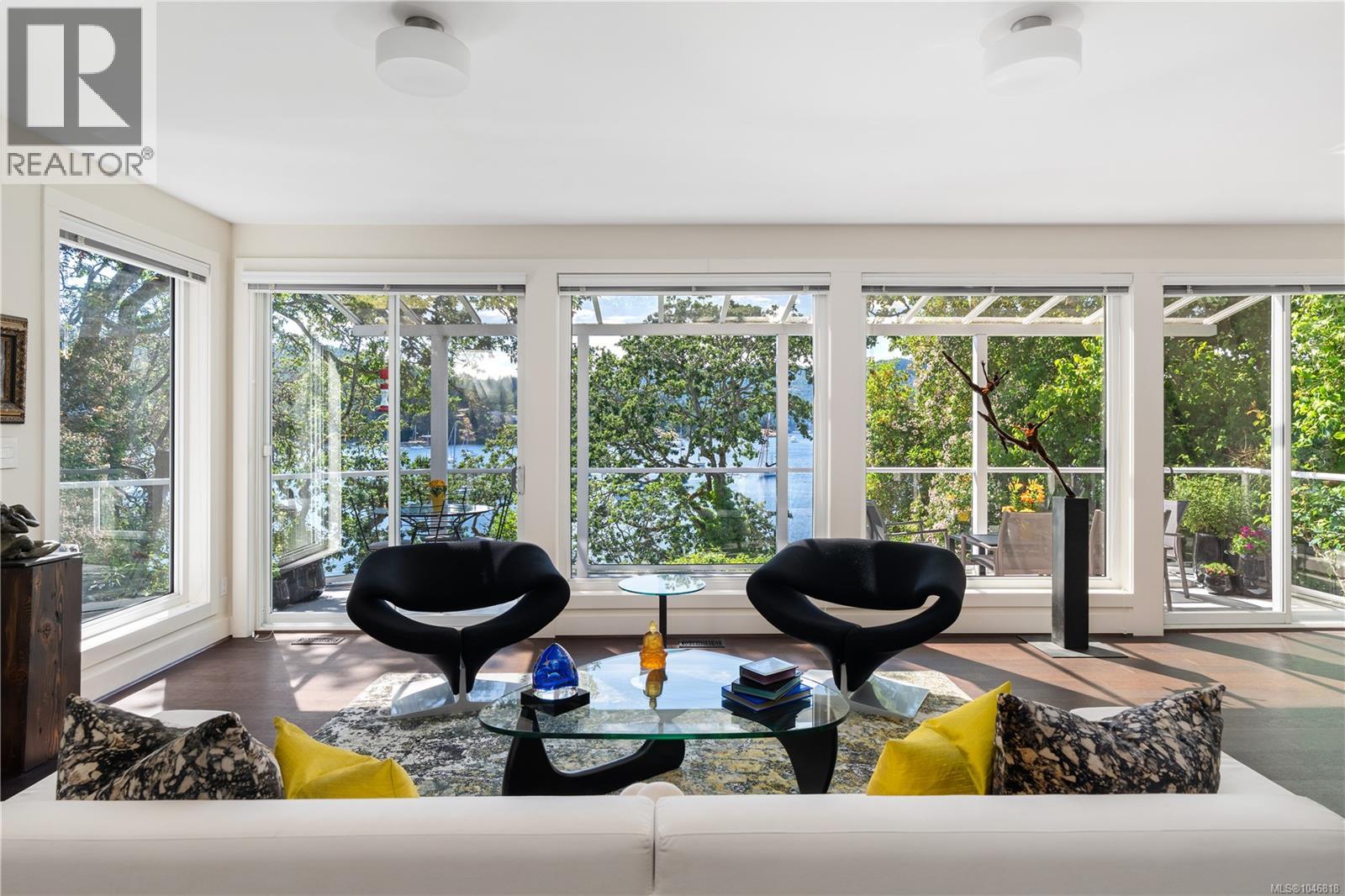 7090 Brentwood Dr, Central Saanich