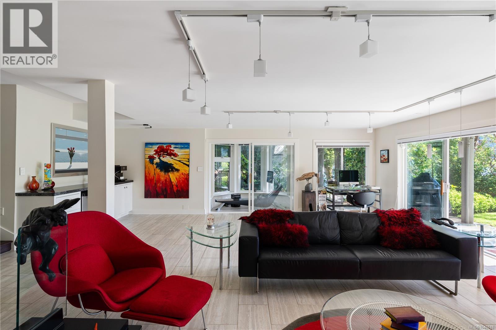 7090 Brentwood Dr, Central Saanich