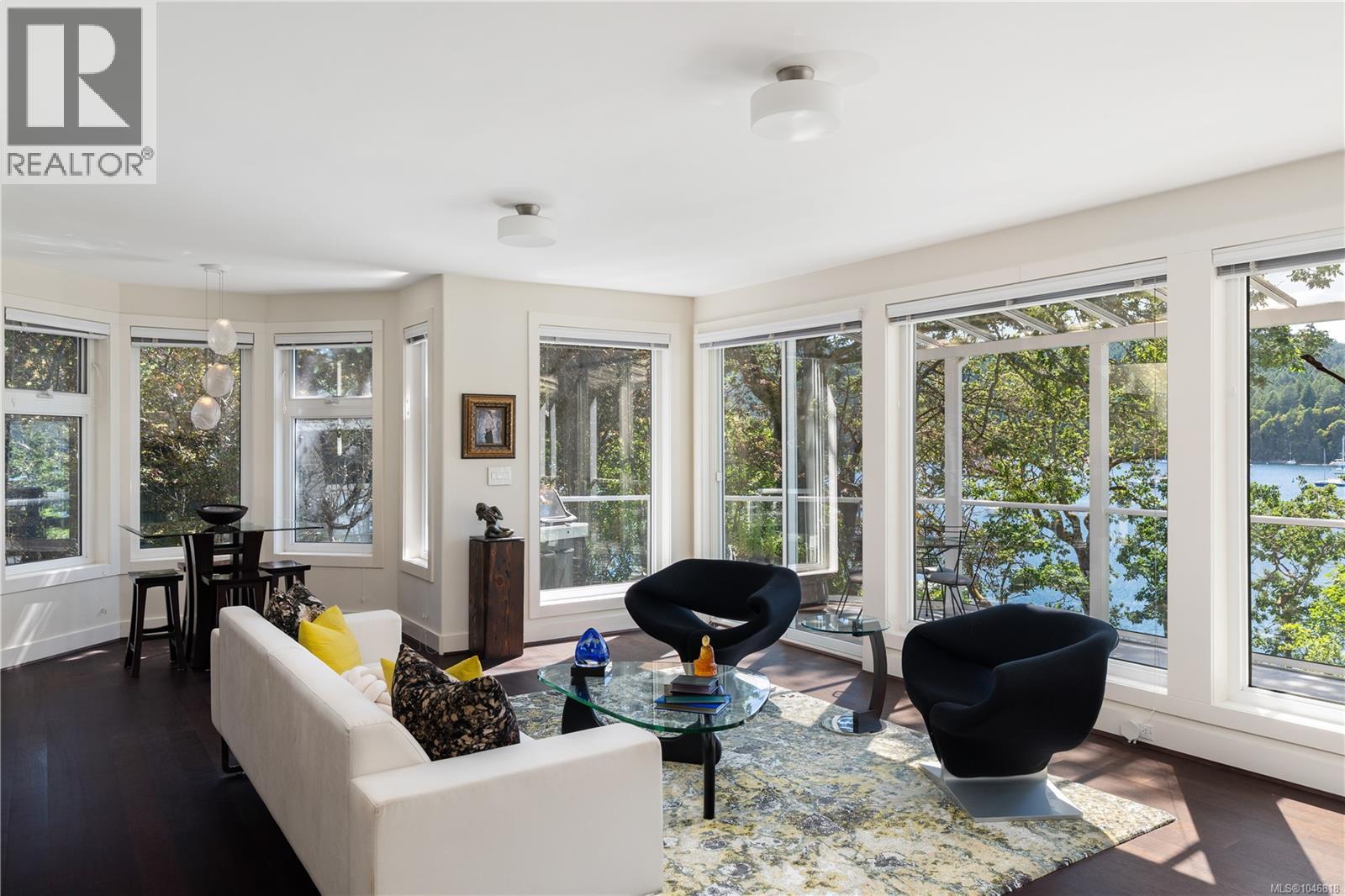 7090 Brentwood Dr, Central Saanich