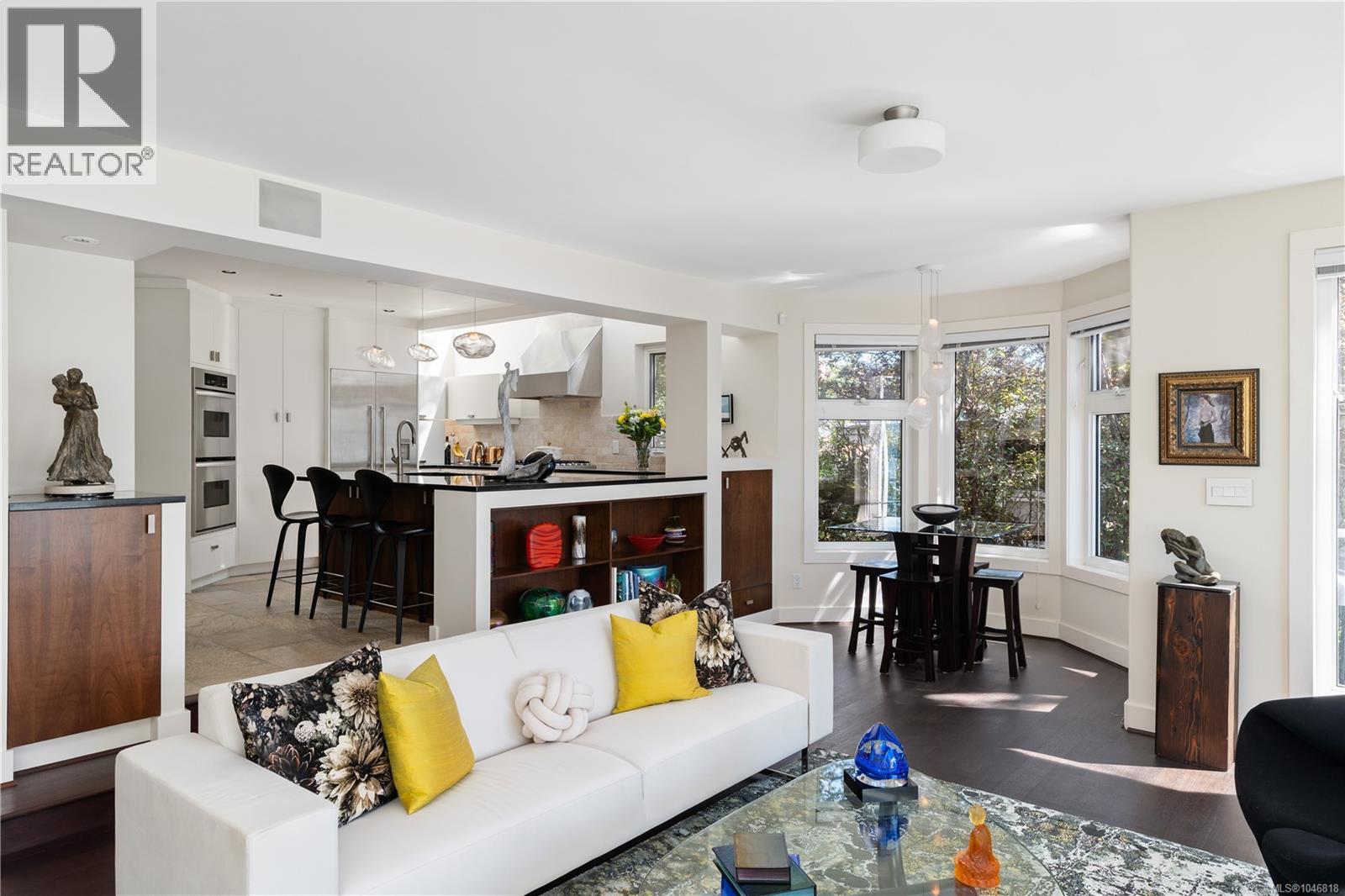 7090 Brentwood Dr, Central Saanich