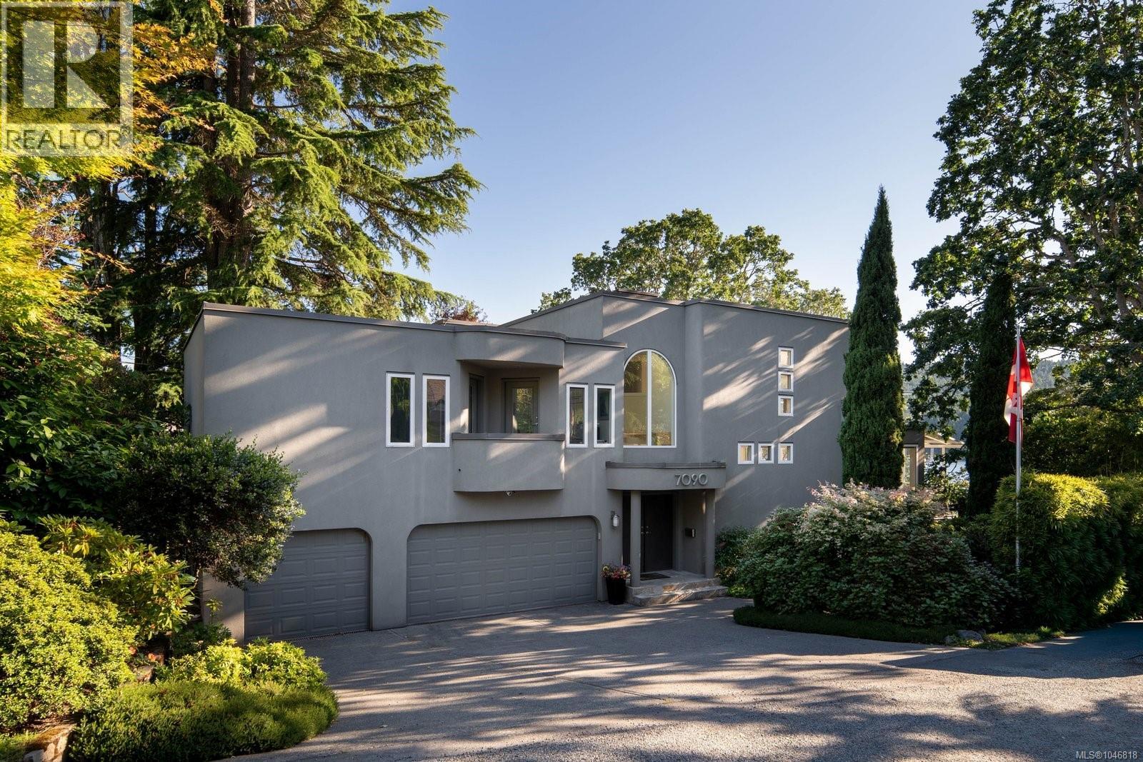 7090 Brentwood Dr, Central Saanich